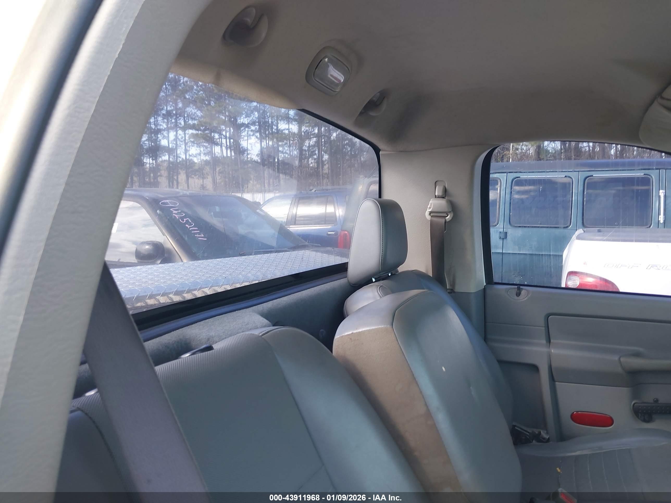 DODGE RAM image 8