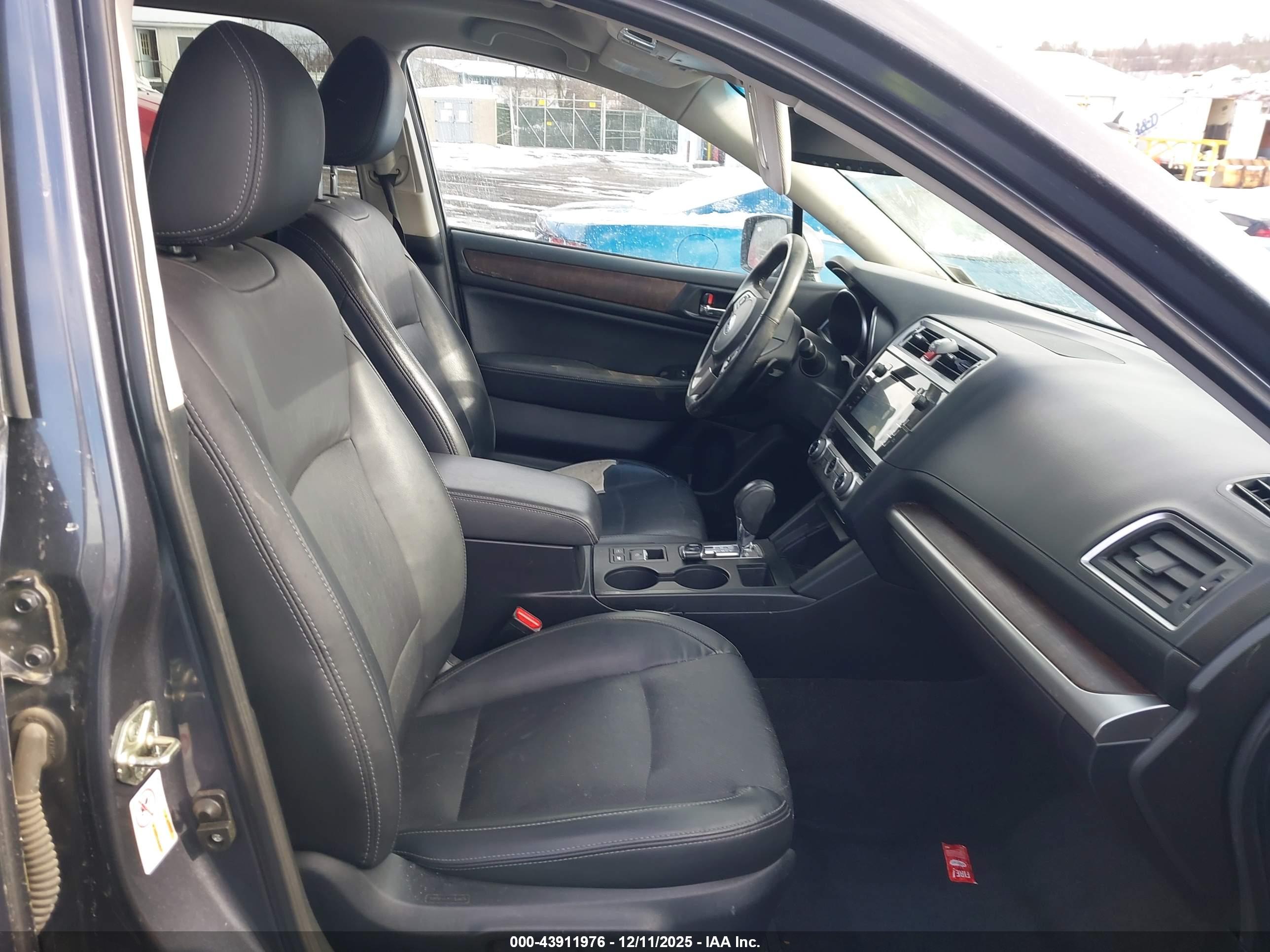 SUBARU OUTBACK image 5