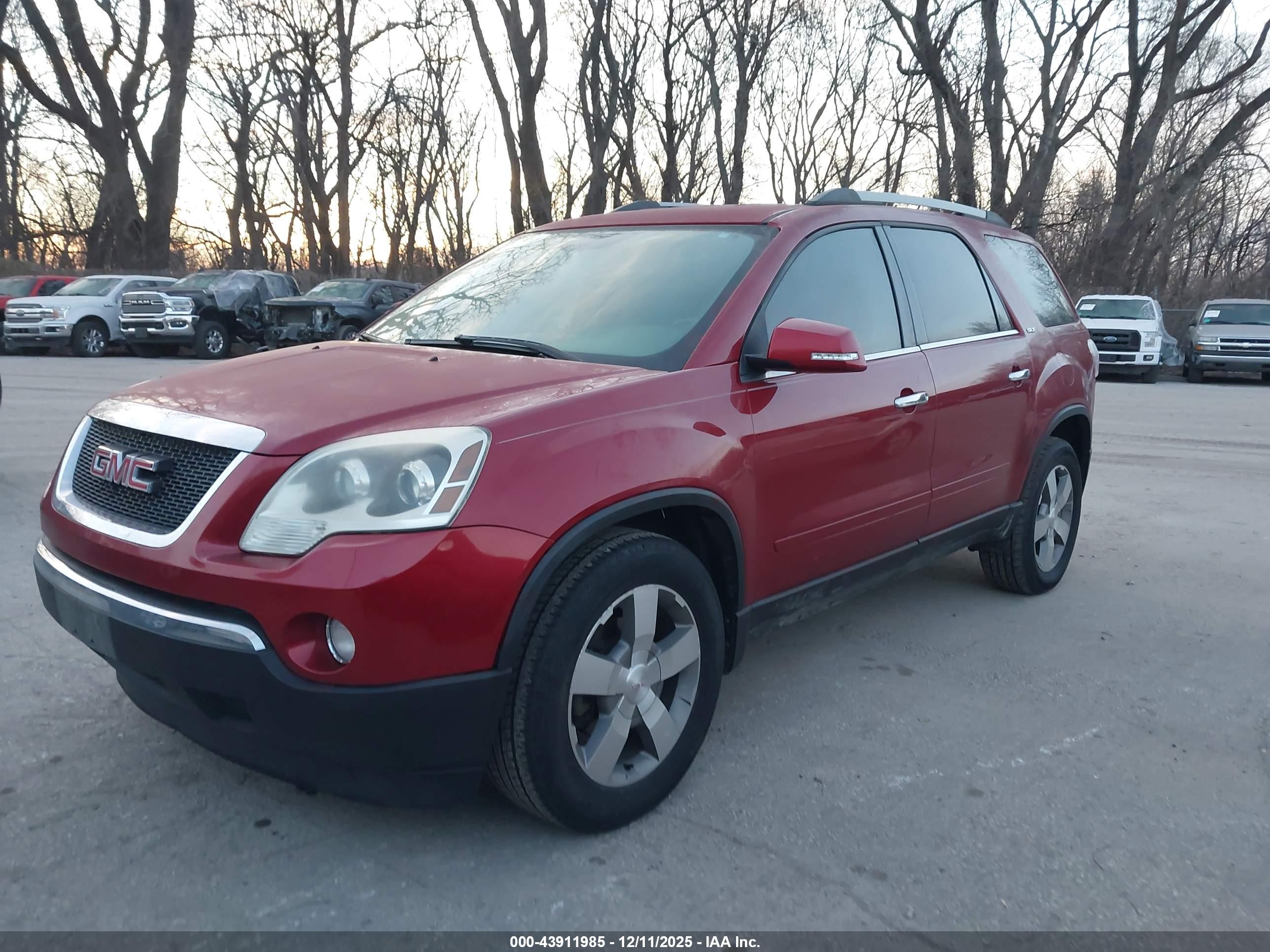 GMC ACADIA image 2