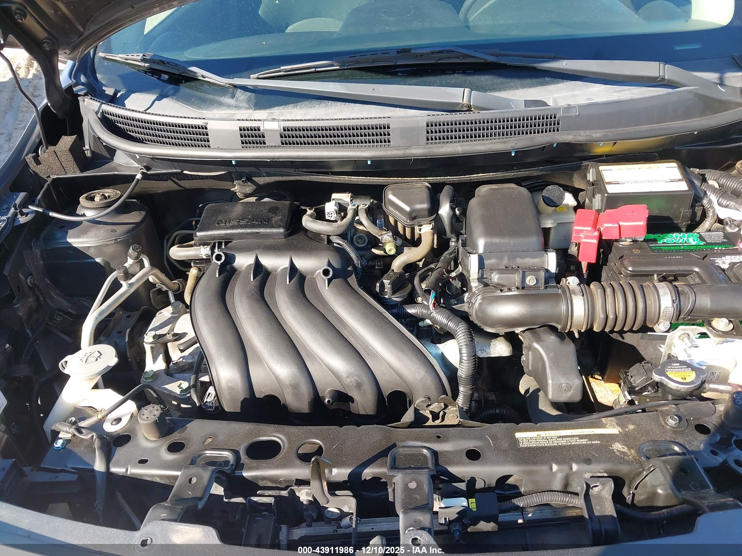 NISSAN VERSA image 10