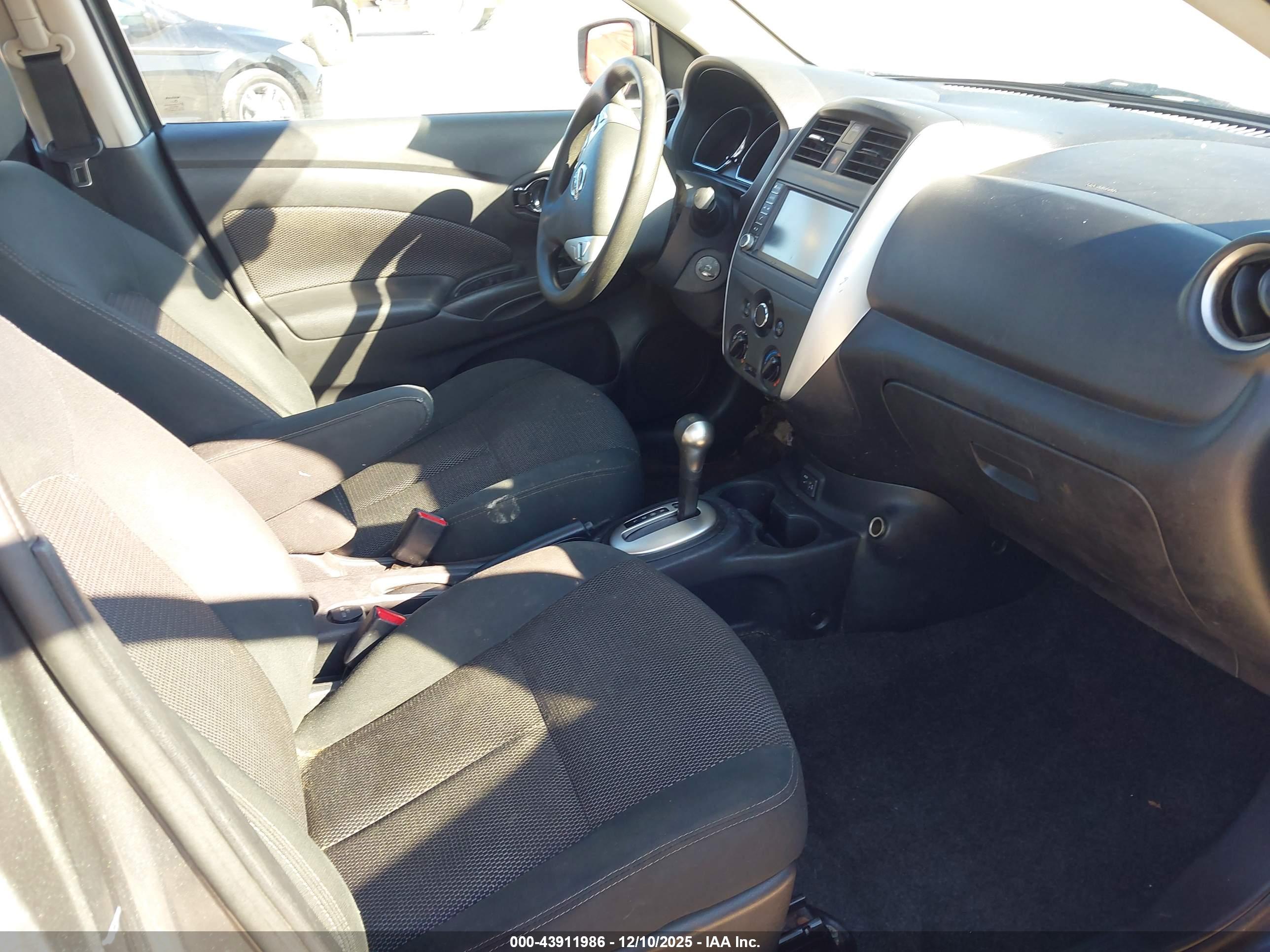 NISSAN VERSA image 5