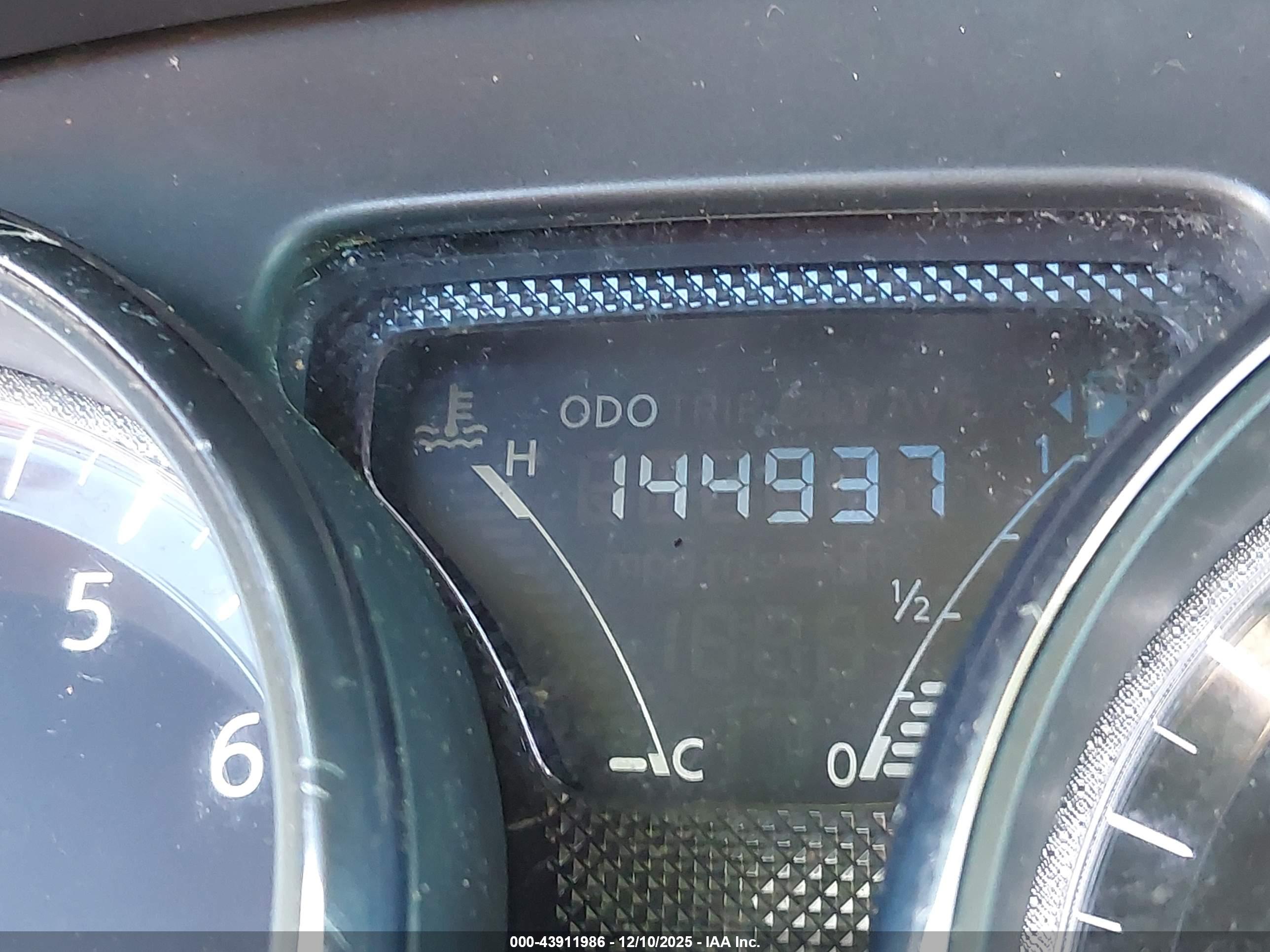 NISSAN VERSA image 7