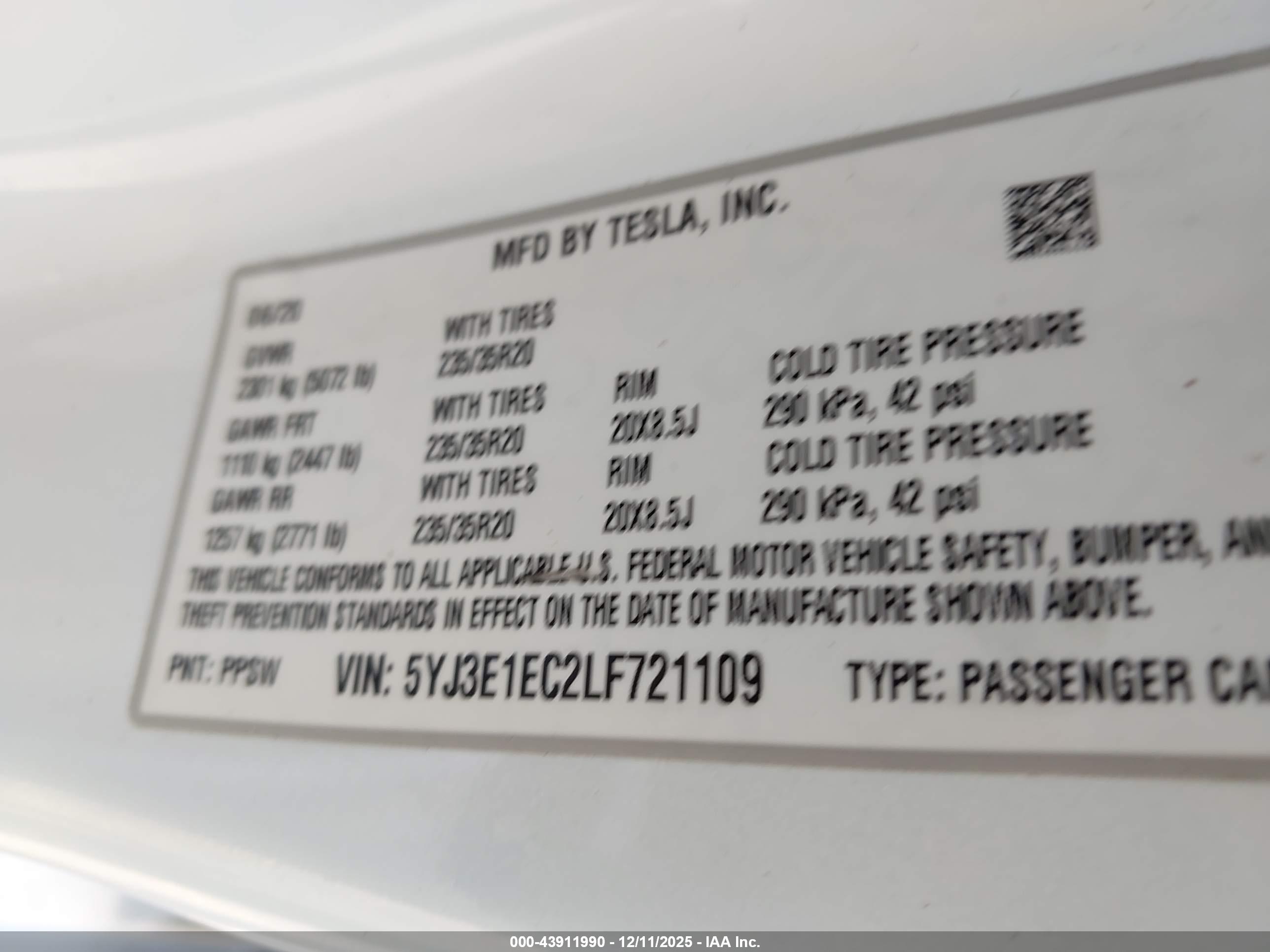 TESLA MODEL image 9