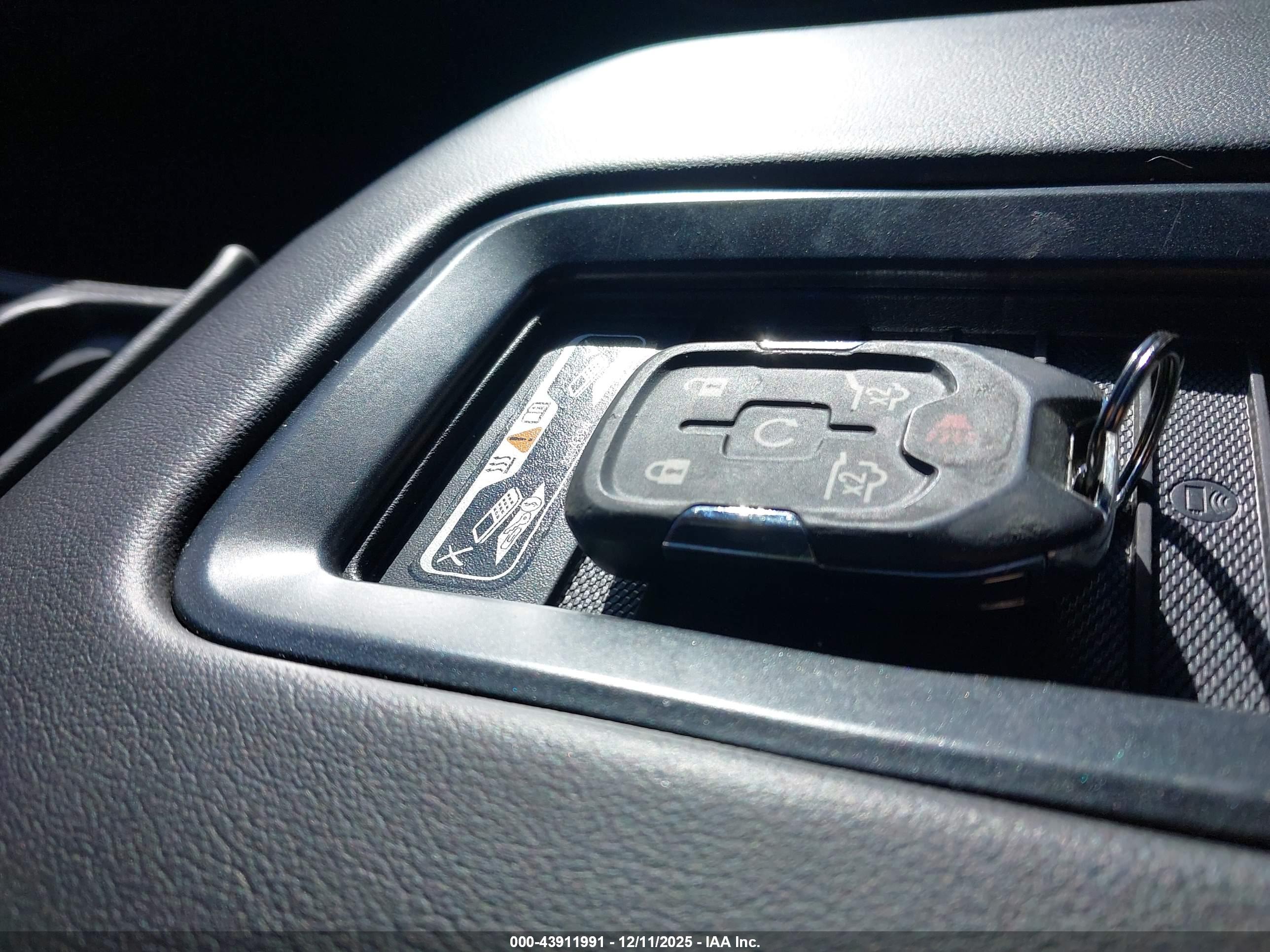 CHEVROLET TAHOE image 11