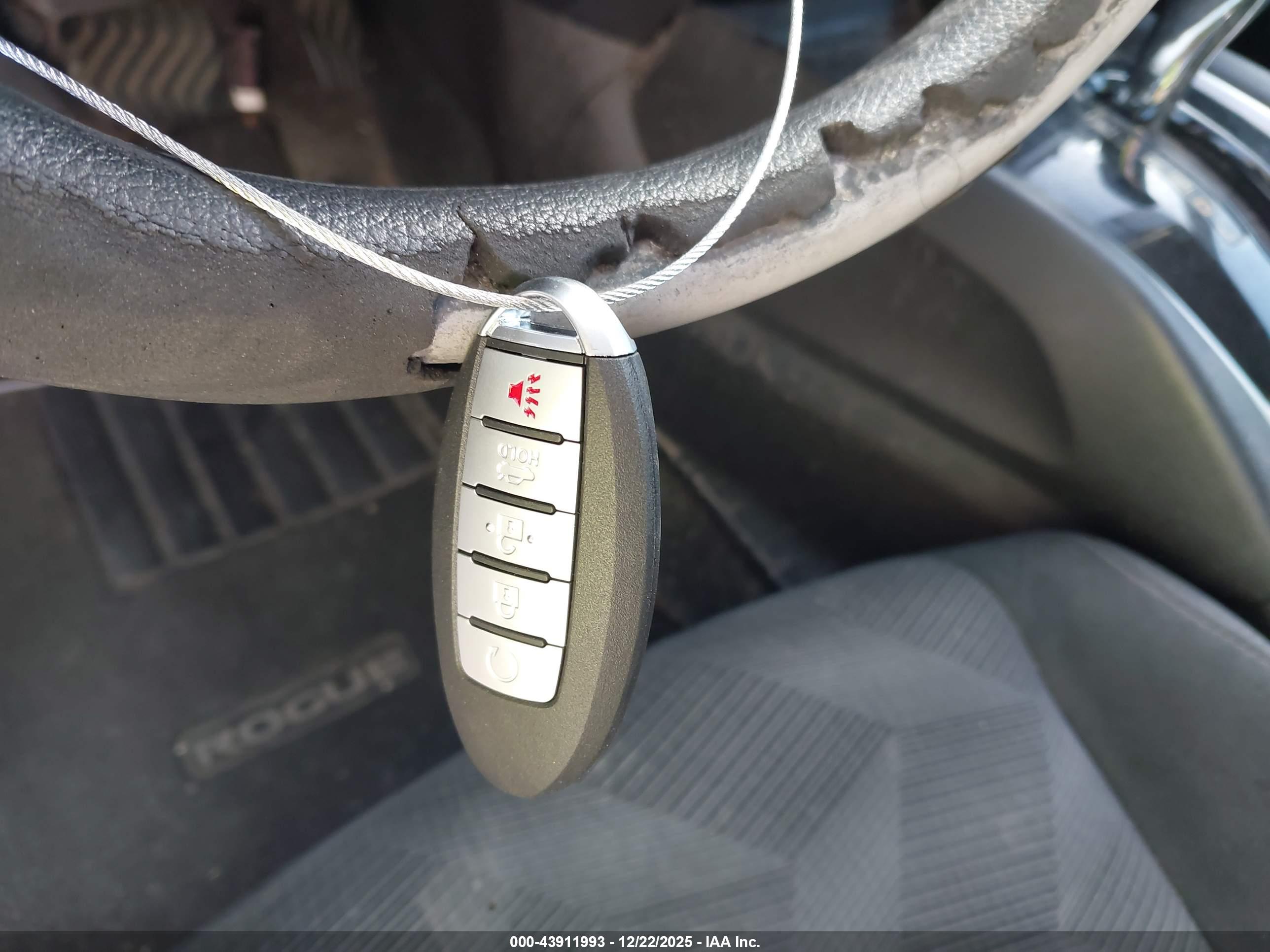 NISSAN ROGUE image 11