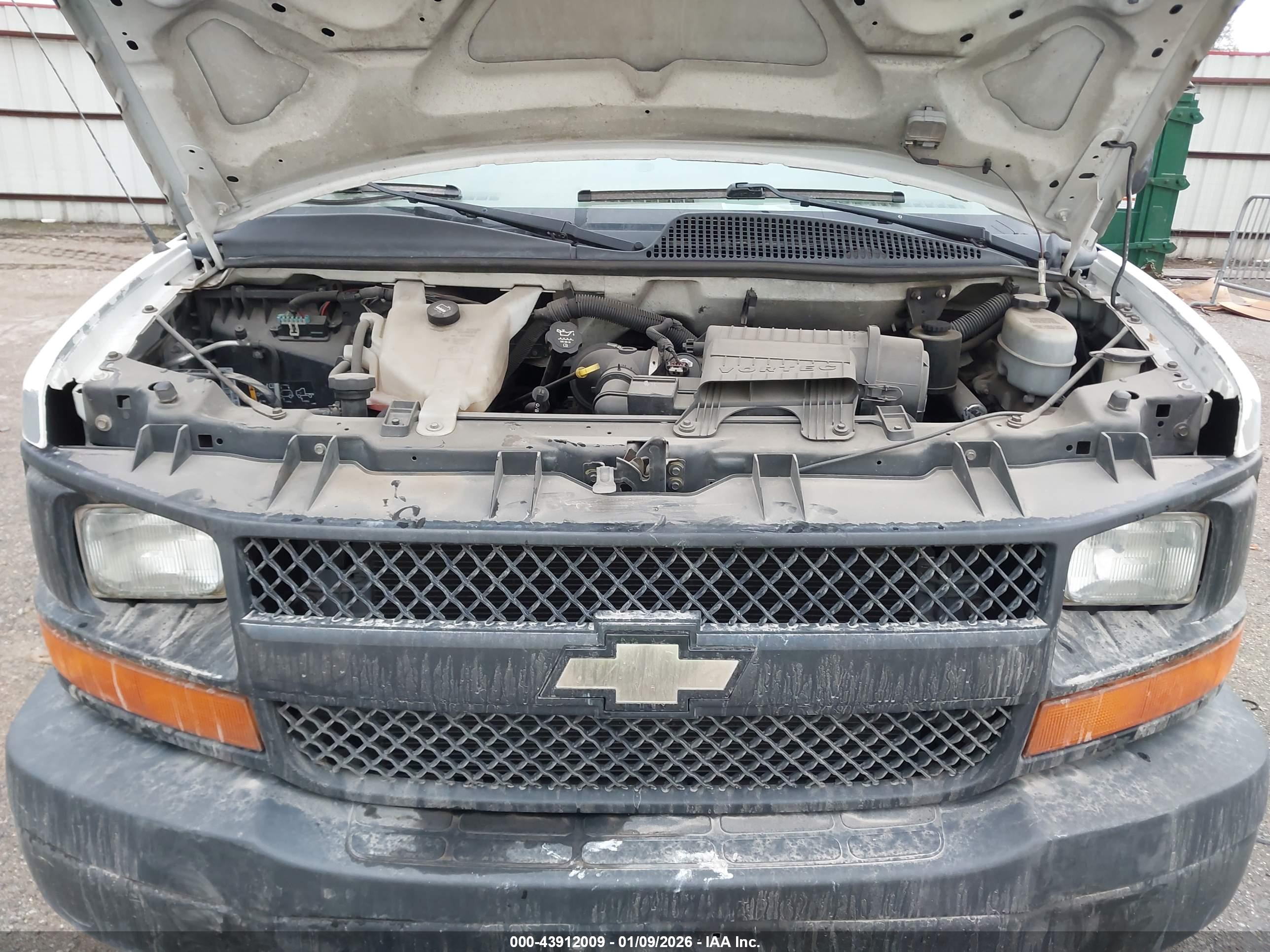 CHEVROLET EXPRESS image 10