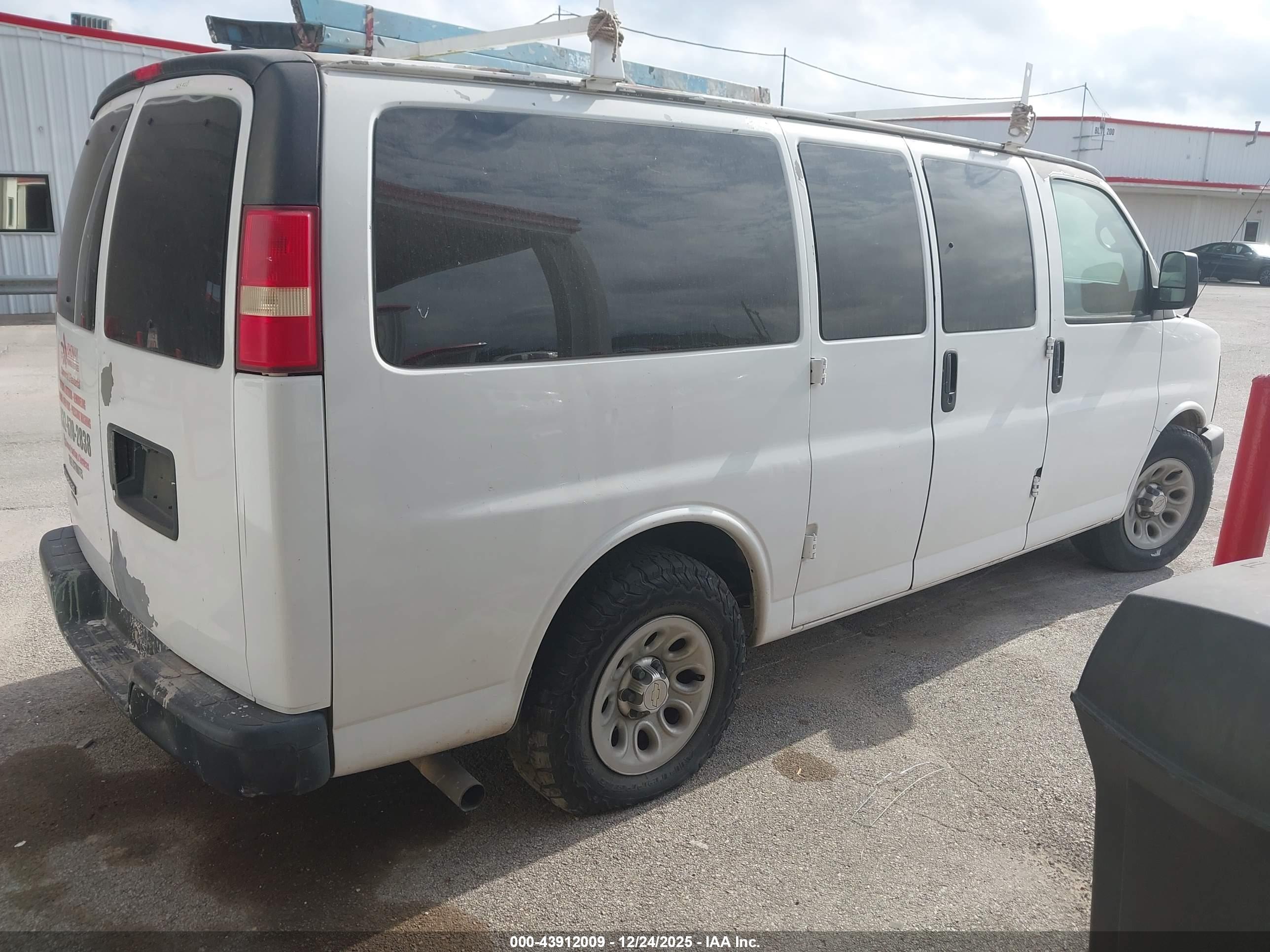 CHEVROLET EXPRESS image 4