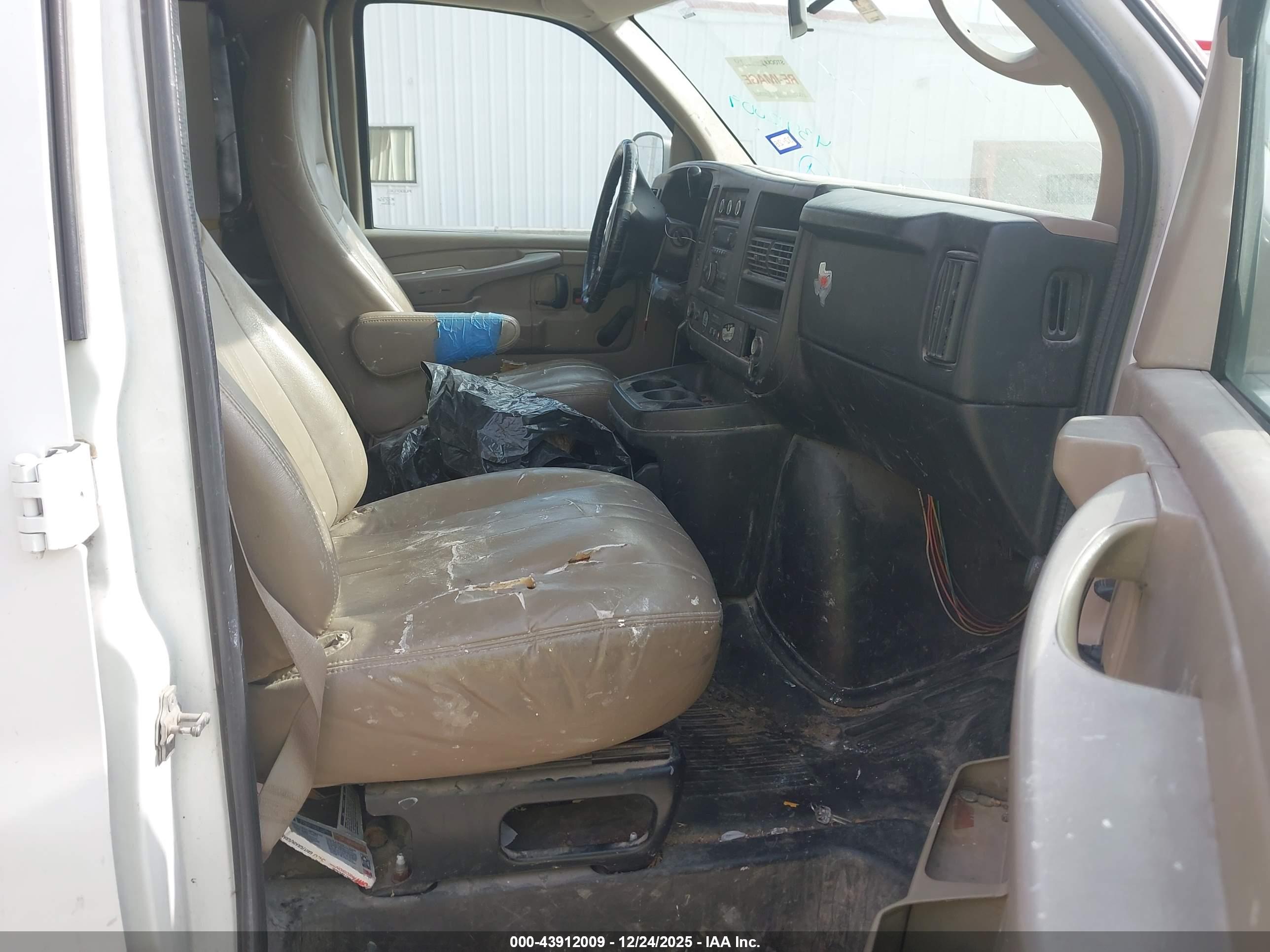 CHEVROLET EXPRESS image 5