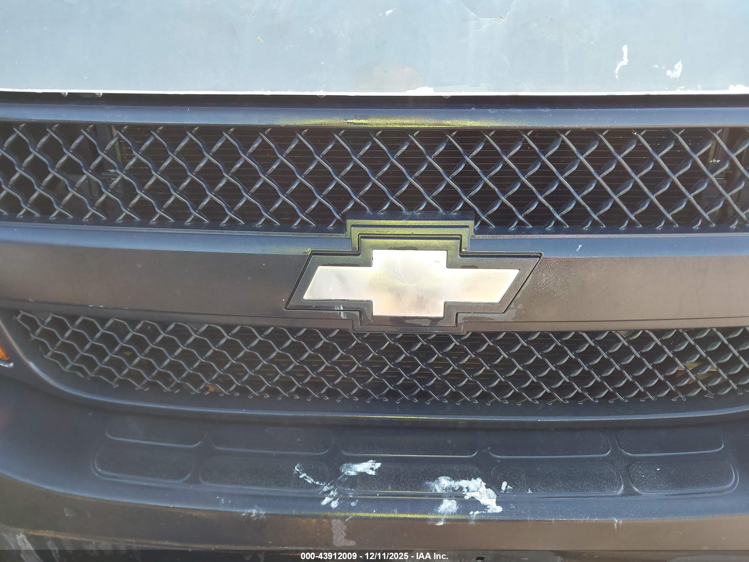 CHEVROLET EXPRESS image 6