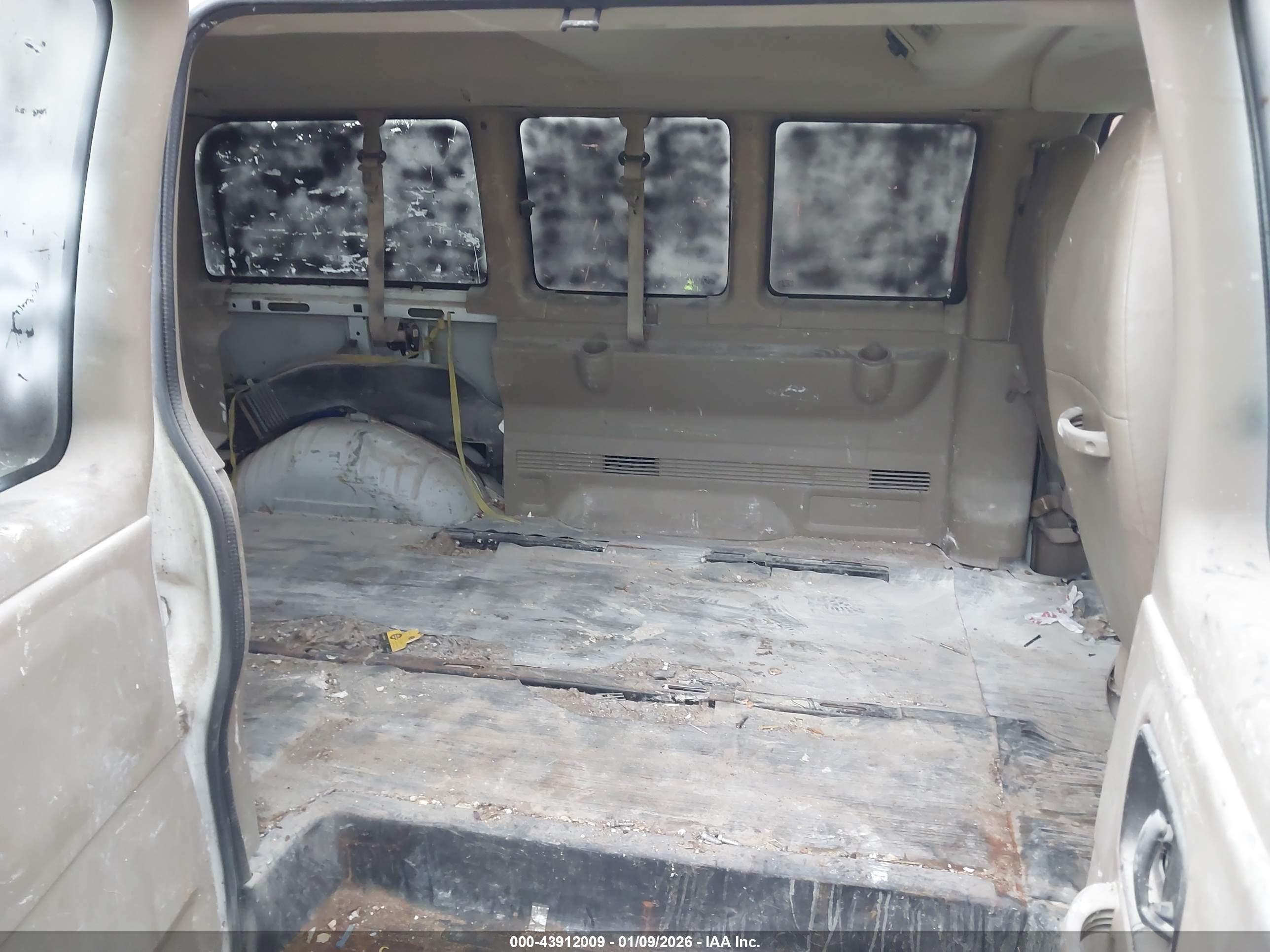 CHEVROLET EXPRESS image 8