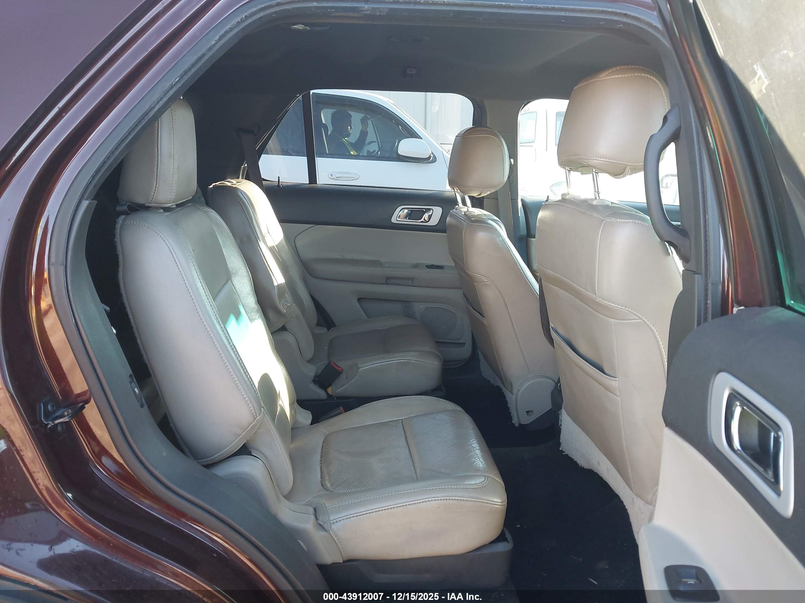 FORD EXPLORER image 8