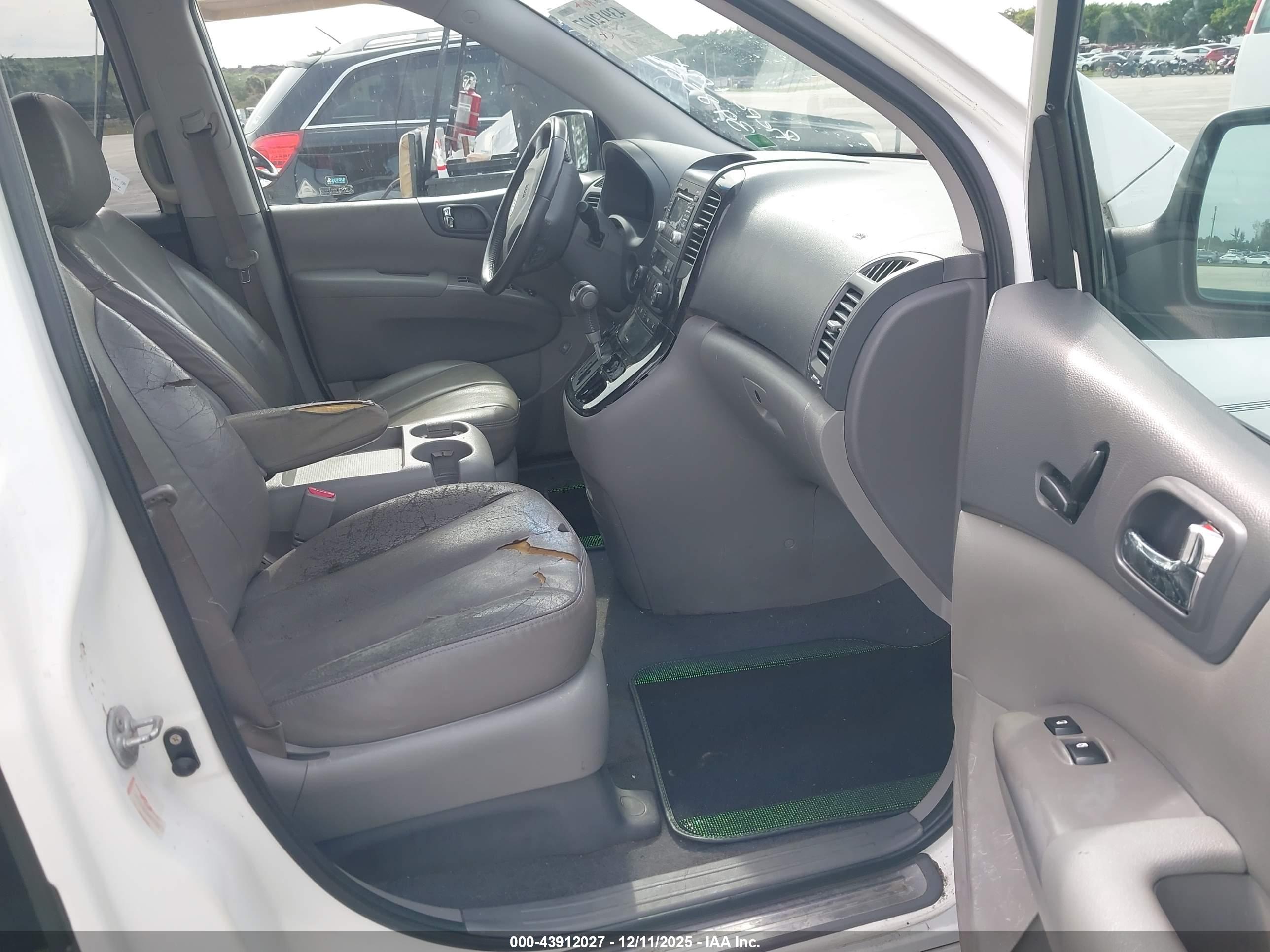 KIA SEDONA image 5