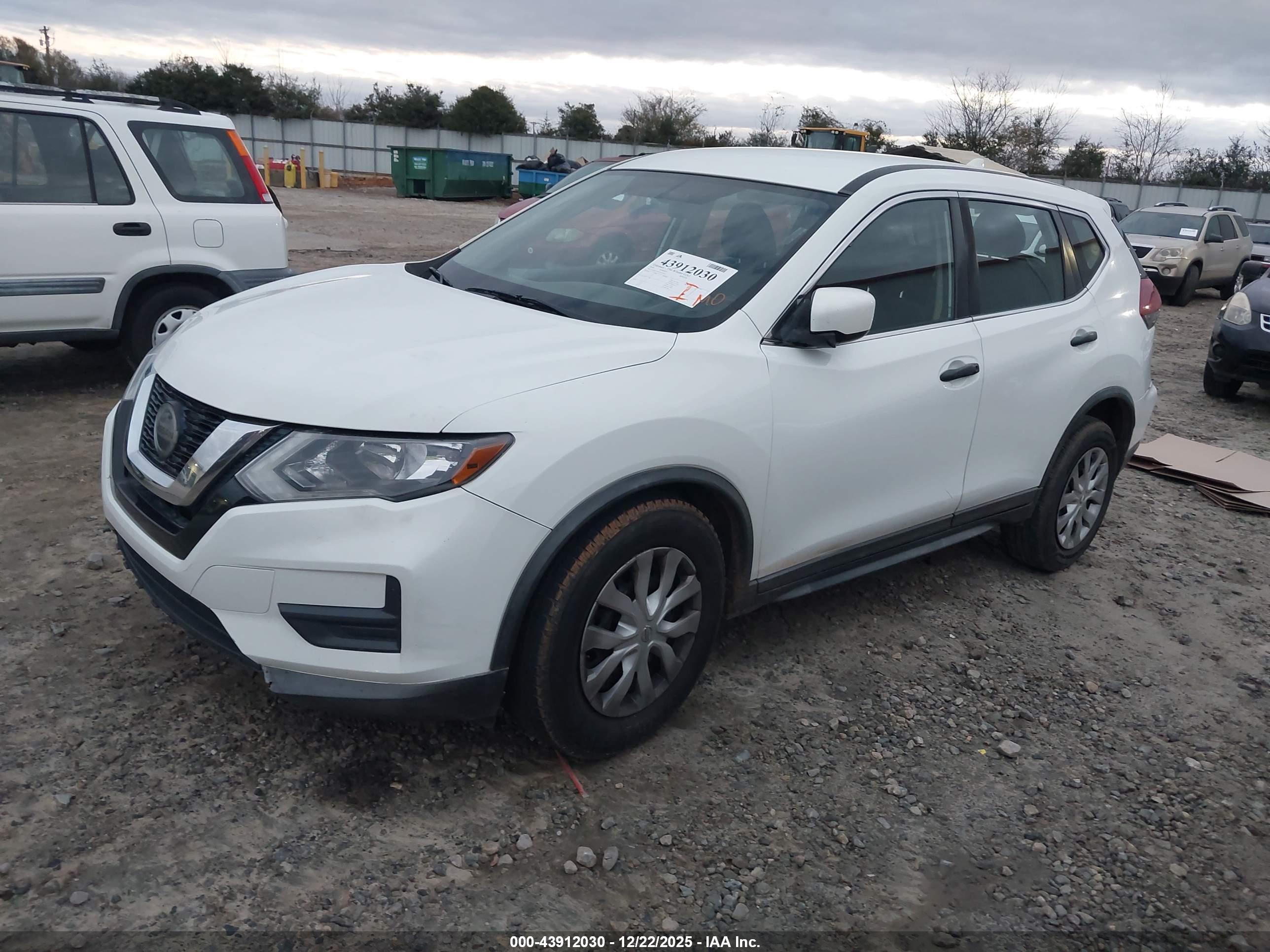 NISSAN ROGUE image 2