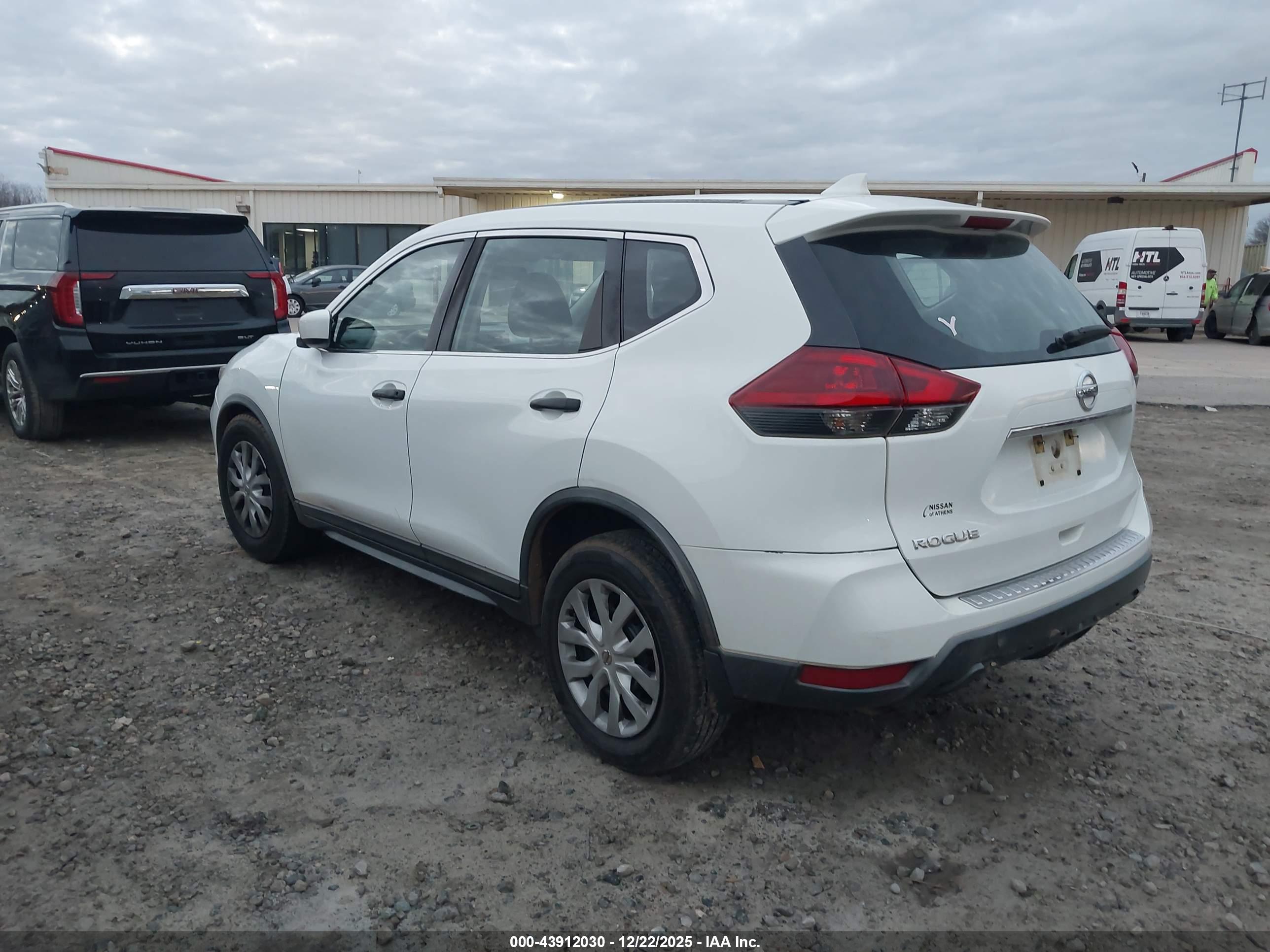 NISSAN ROGUE image 3