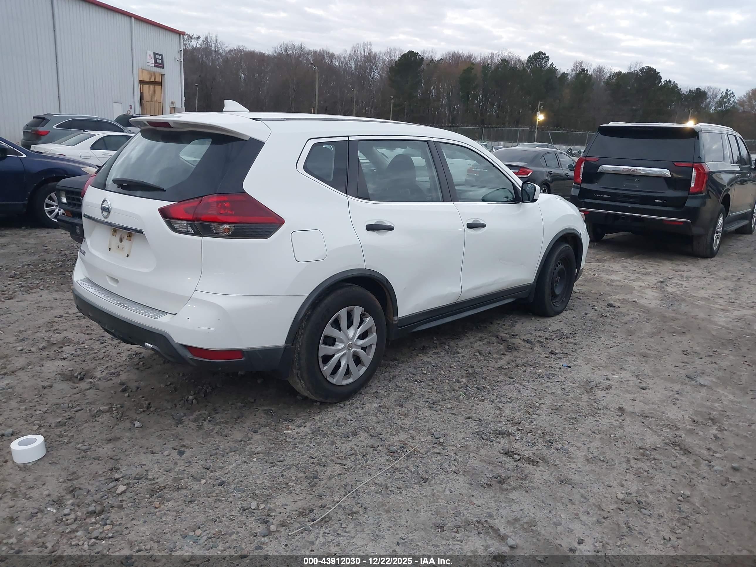 NISSAN ROGUE image 4