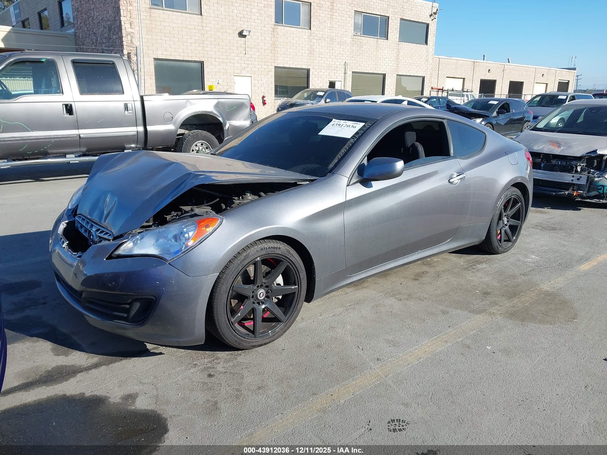 HYUNDAI GENESIS image 2