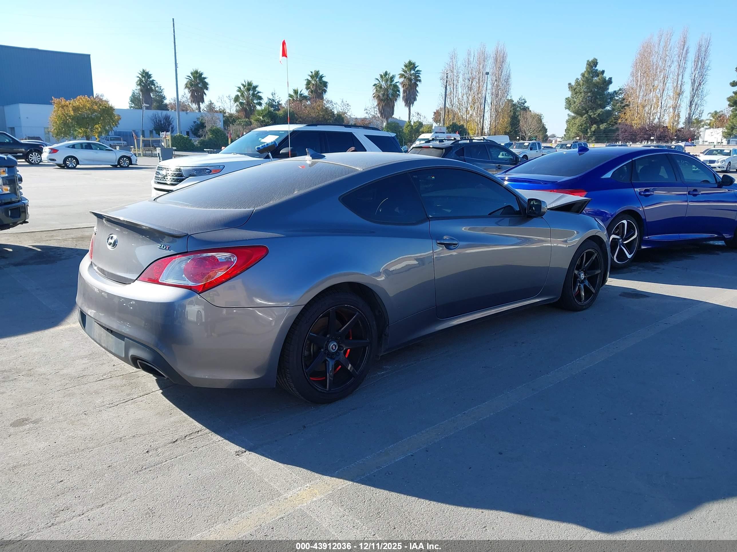 HYUNDAI GENESIS image 4