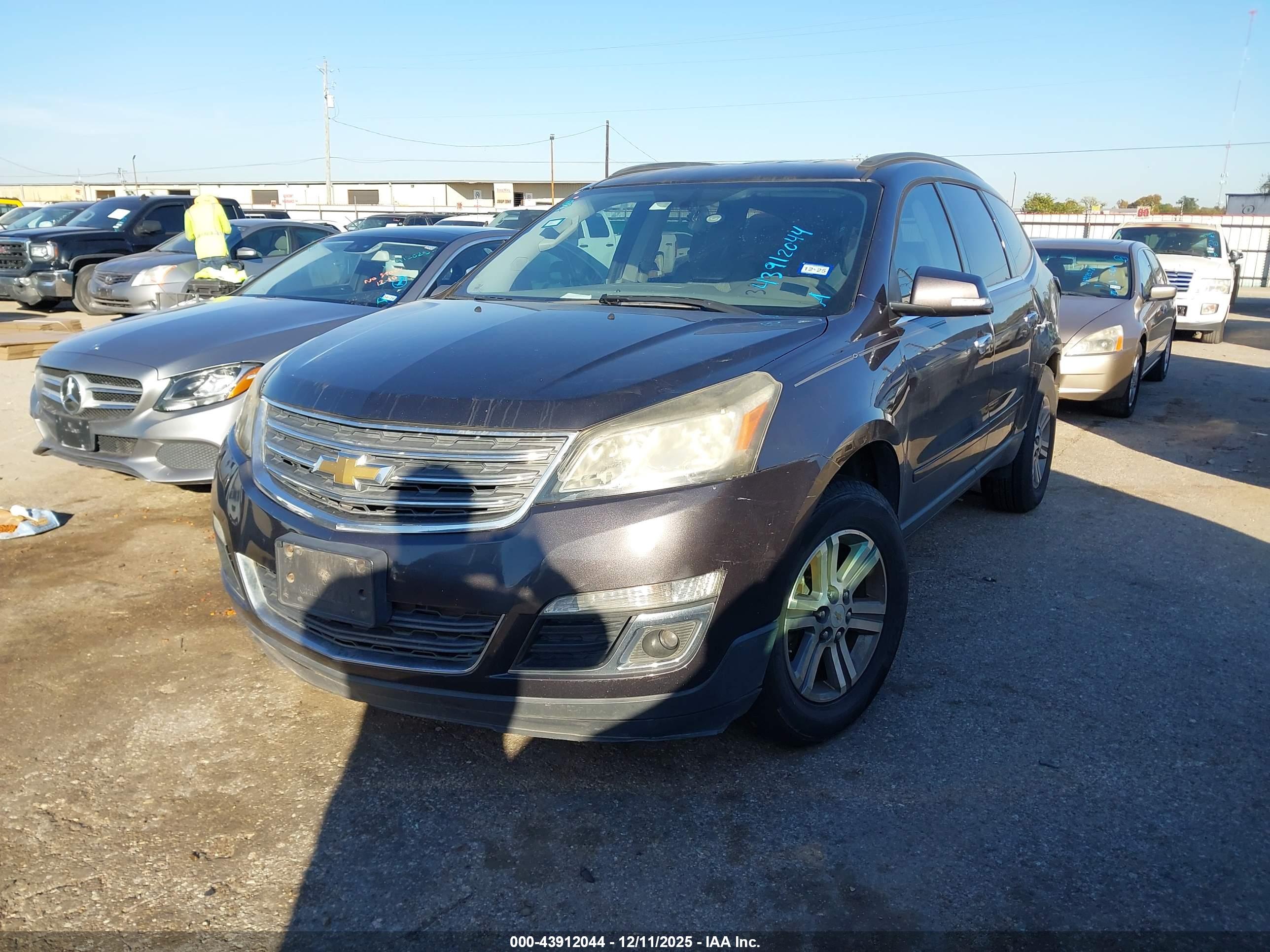 CHEVROLET TRAVERSE image 2