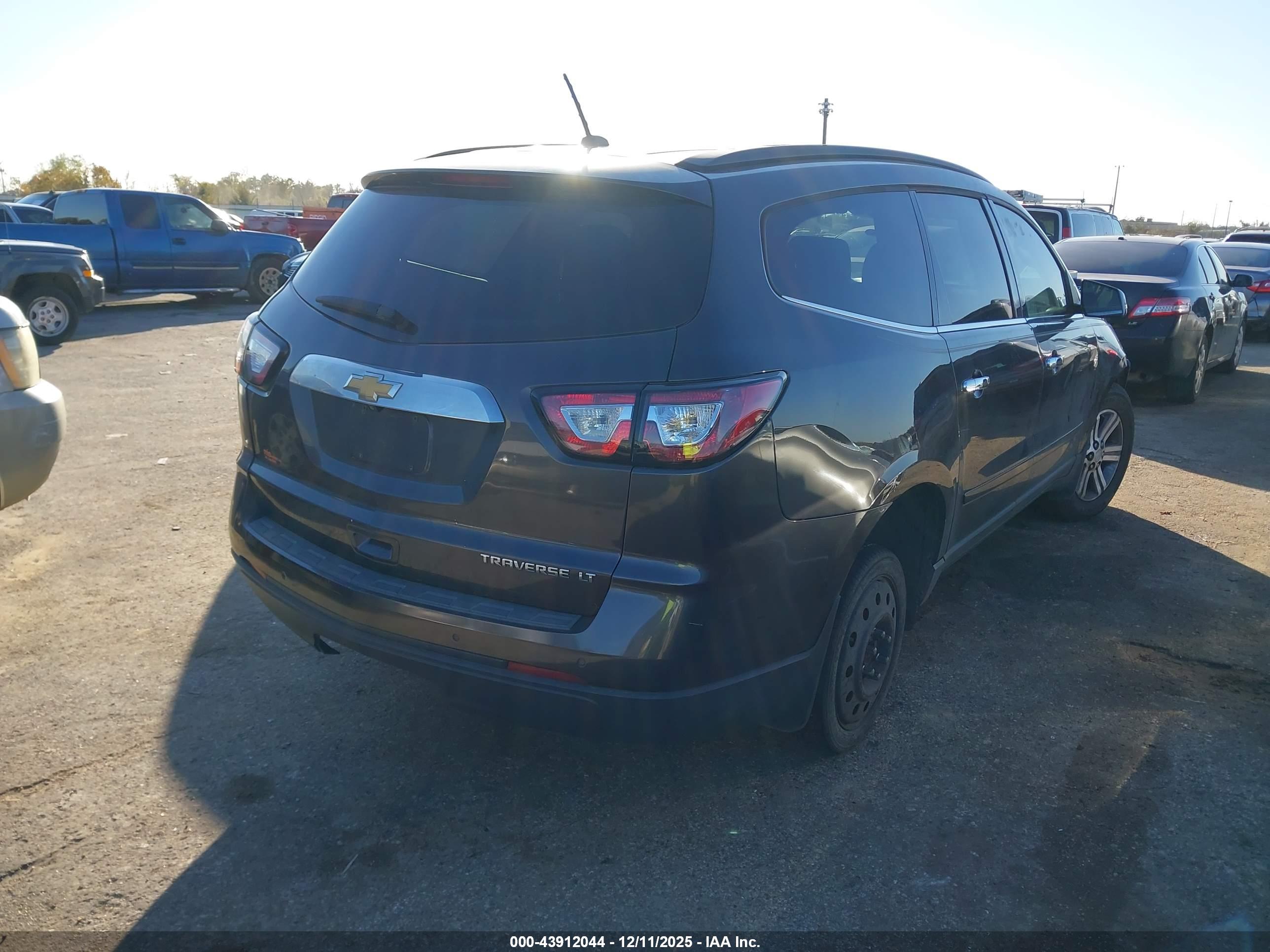 CHEVROLET TRAVERSE image 4