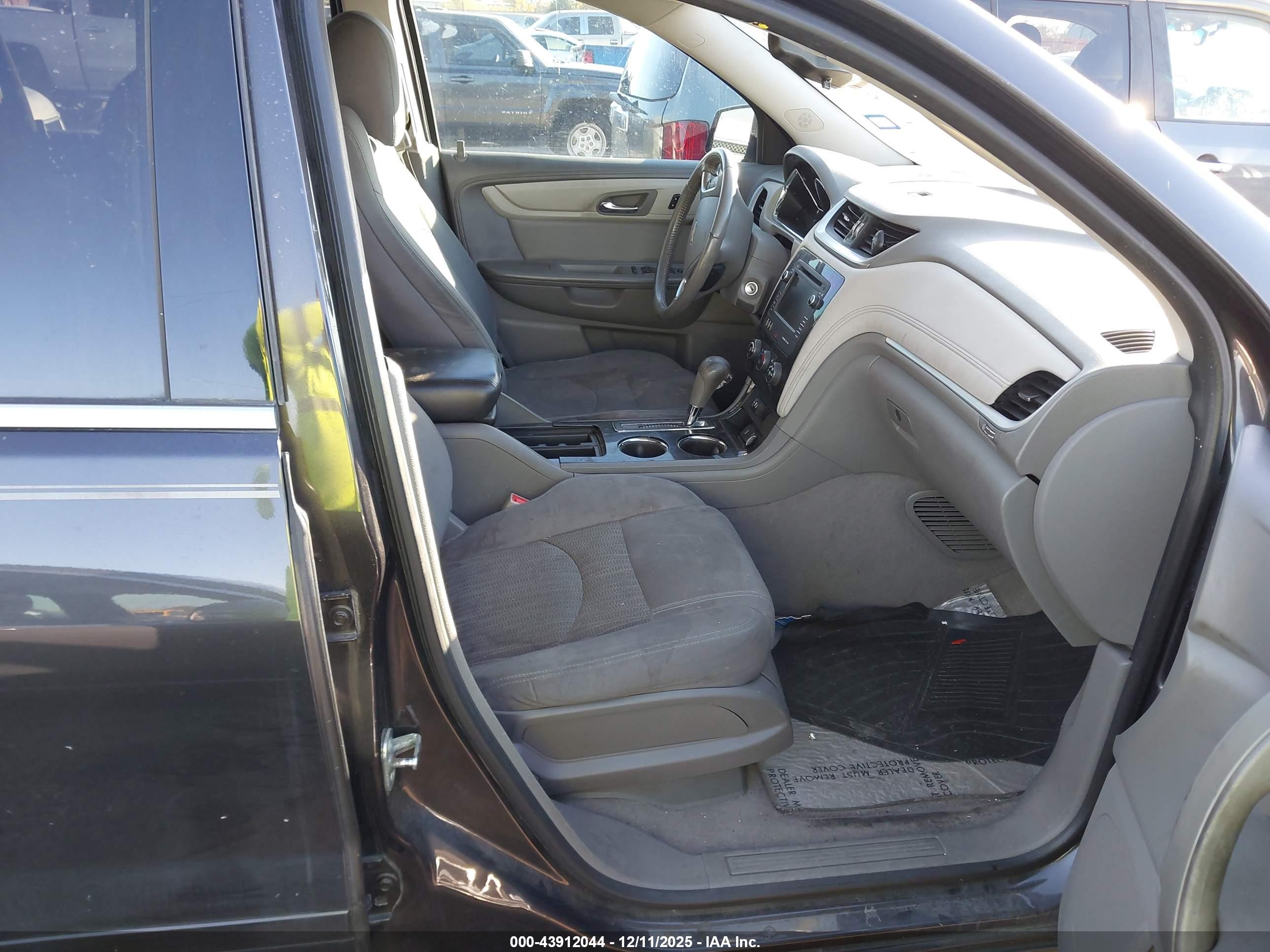 CHEVROLET TRAVERSE image 5
