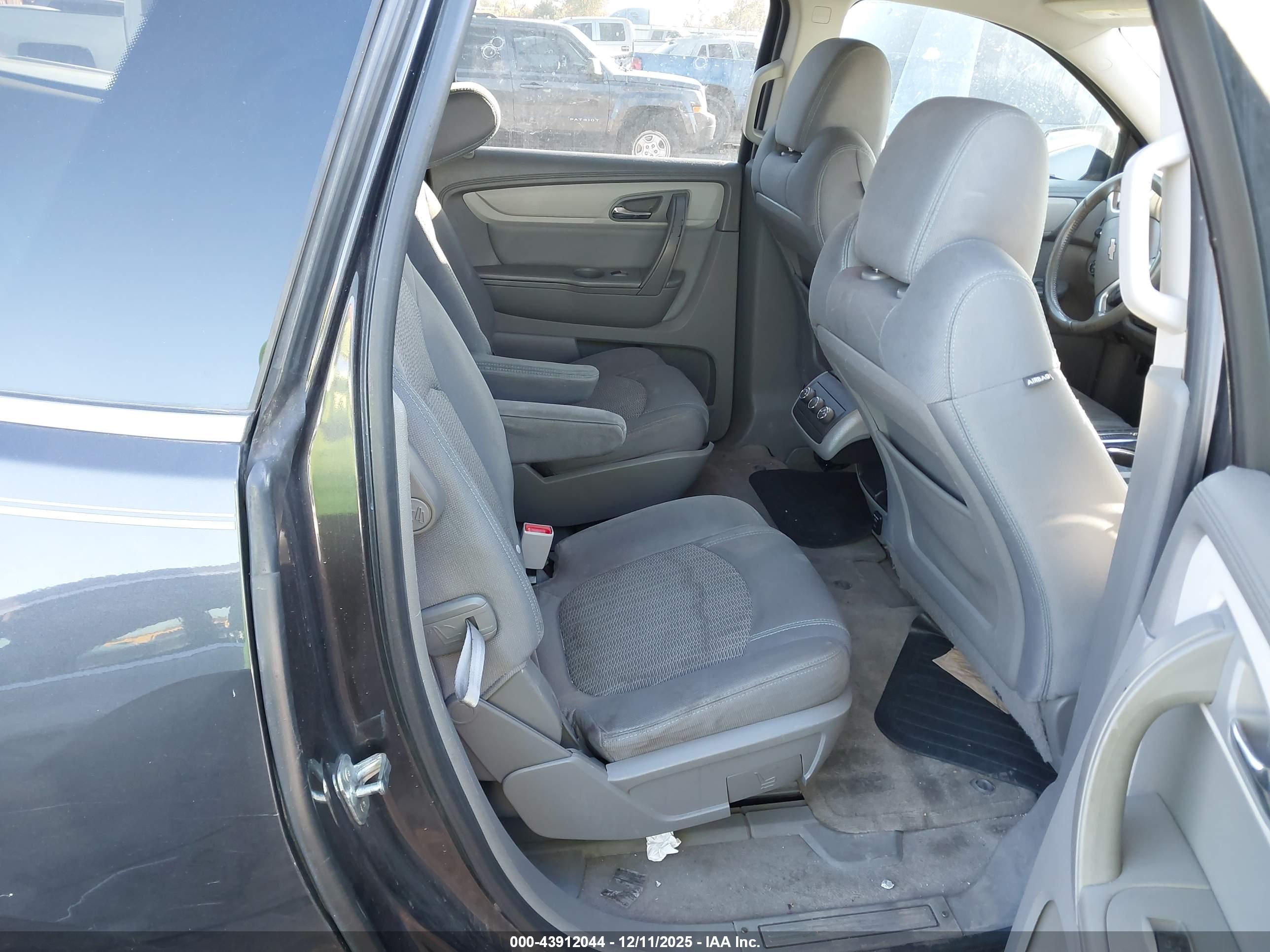 CHEVROLET TRAVERSE image 8