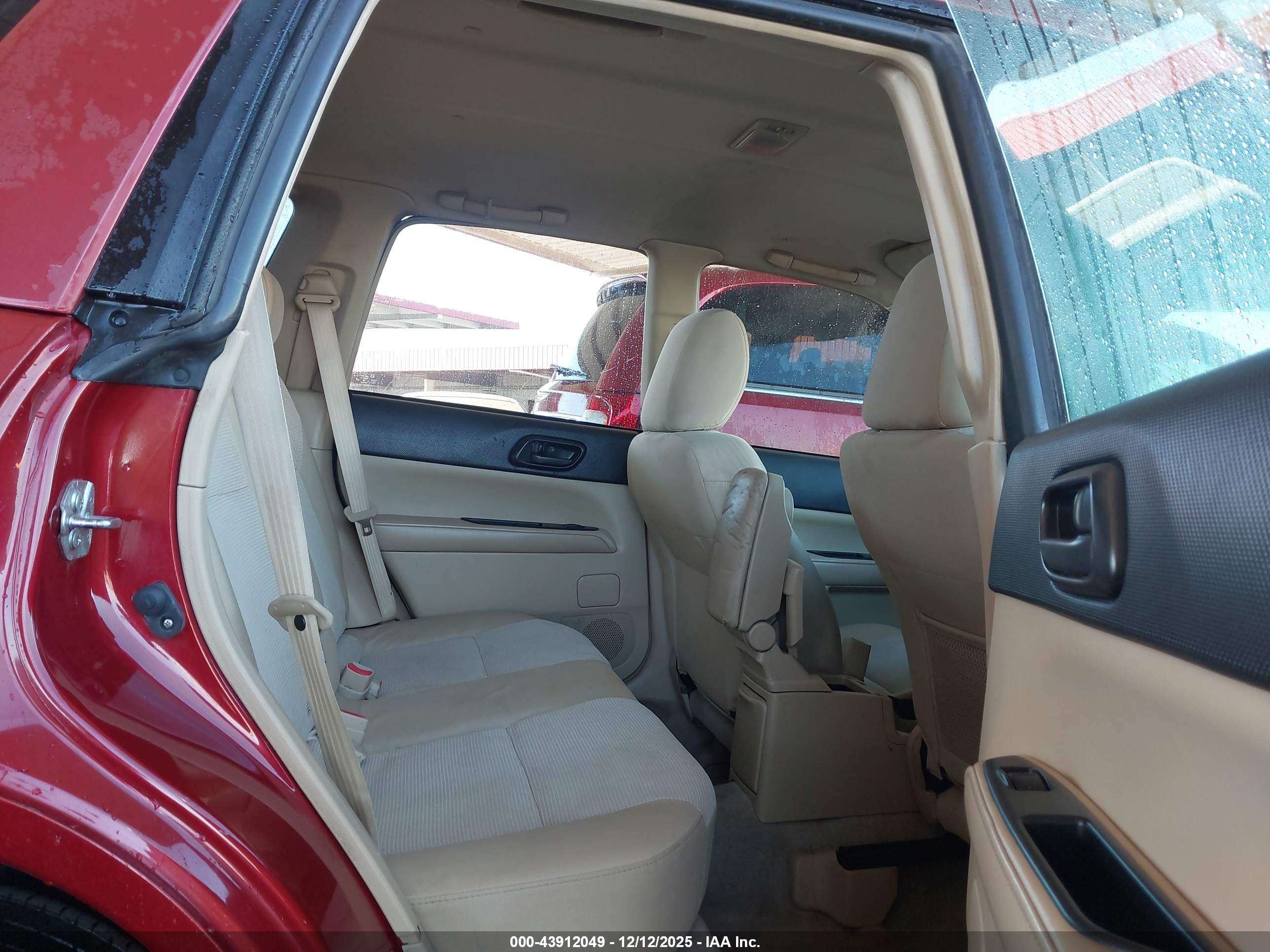 SUBARU FORESTER image 8