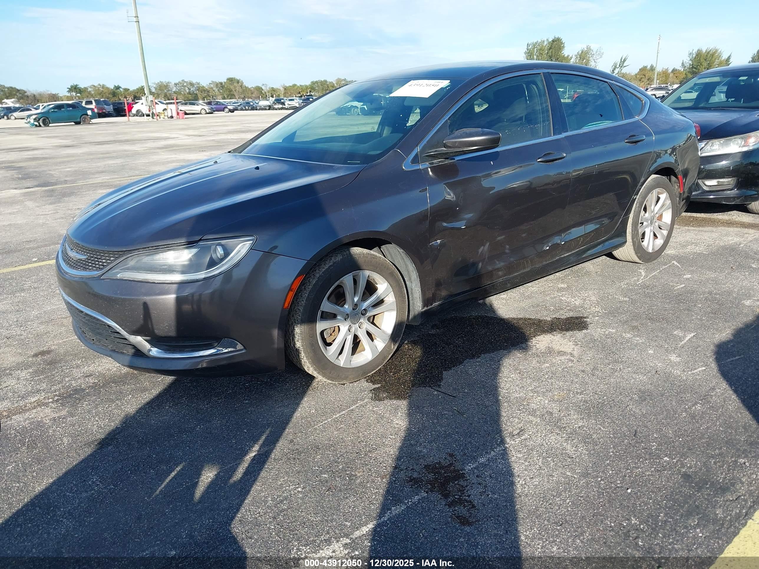 CHRYSLER 200 image 2