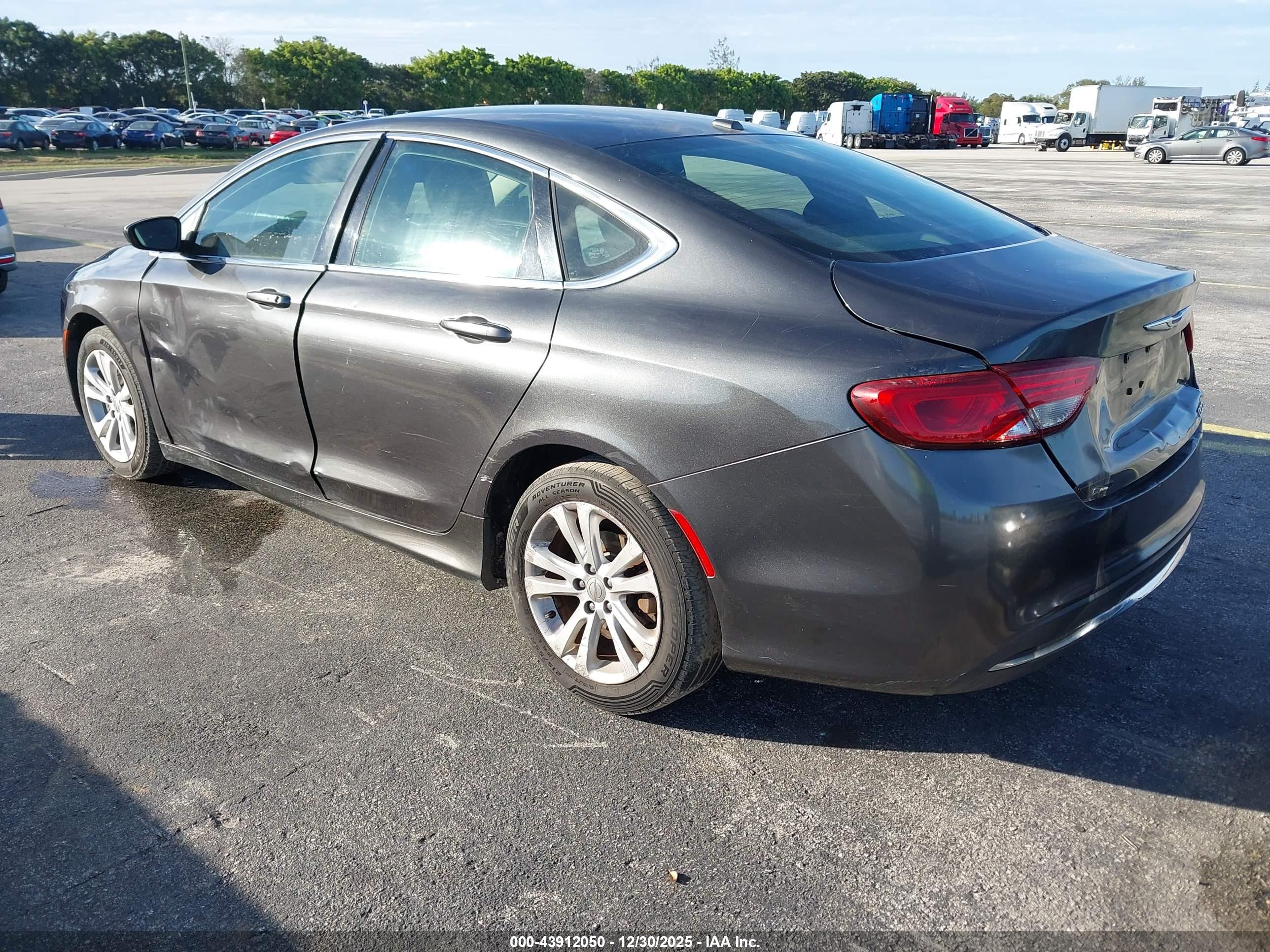 CHRYSLER 200 image 3