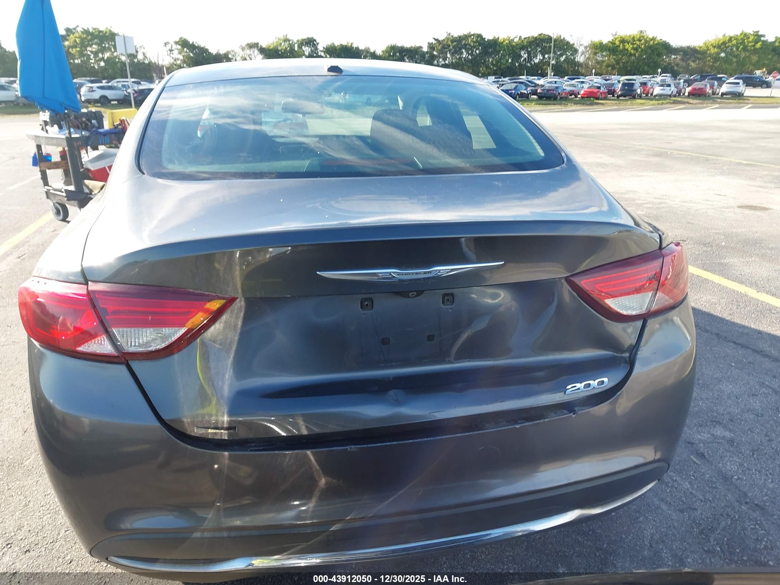 CHRYSLER 200 image 6