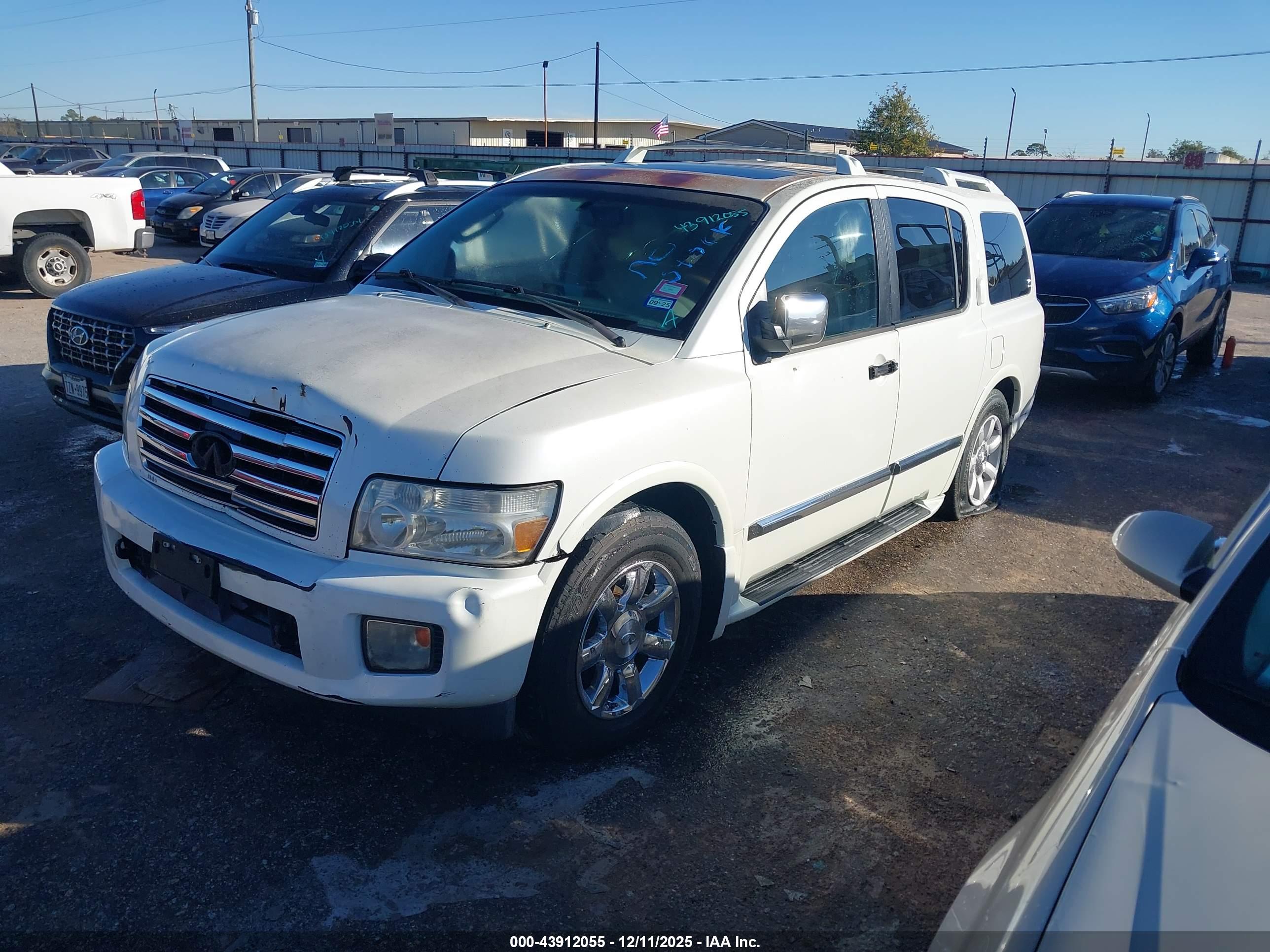 INFINITI QX56 image 2