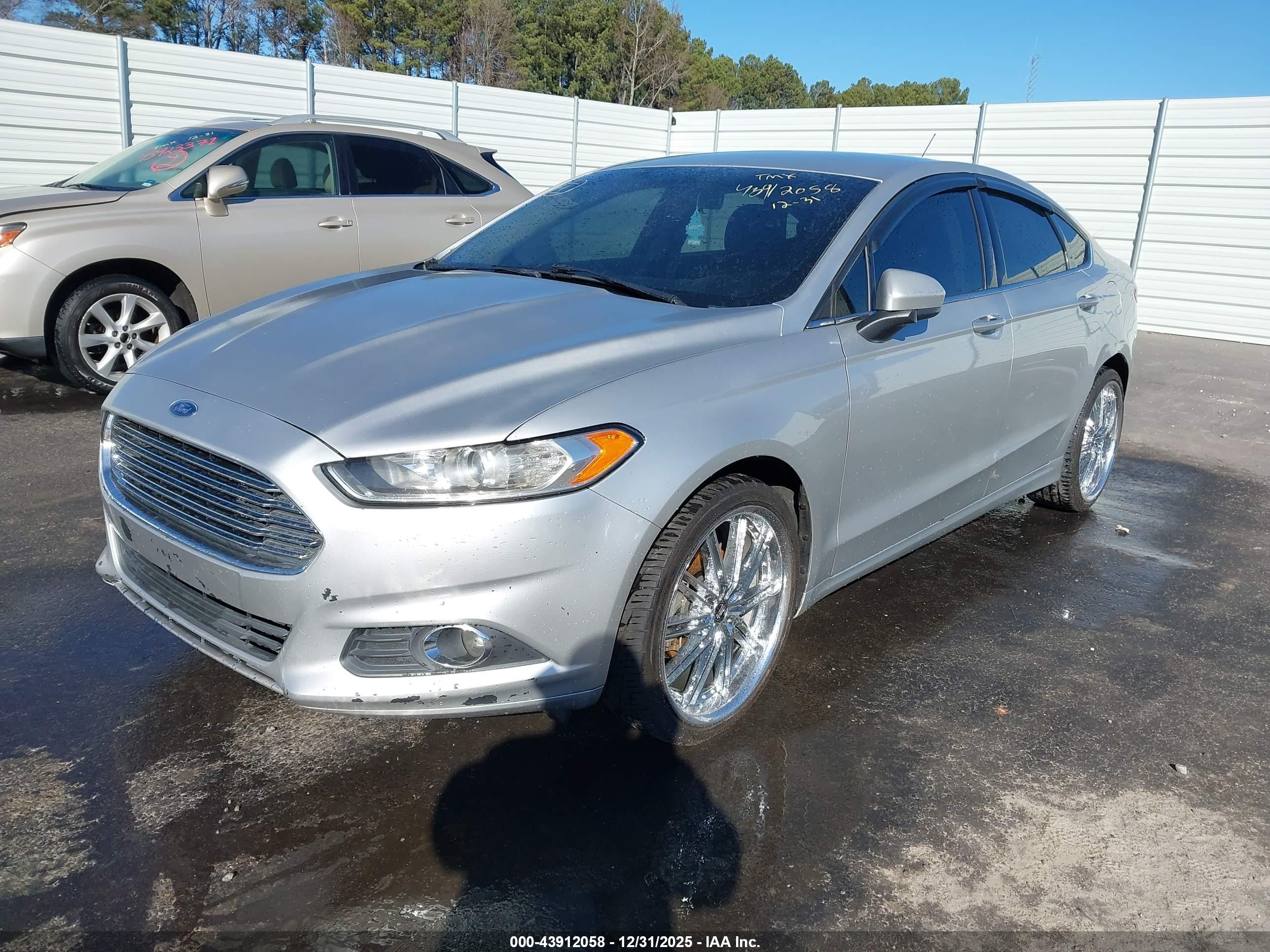 FORD FUSION image 2
