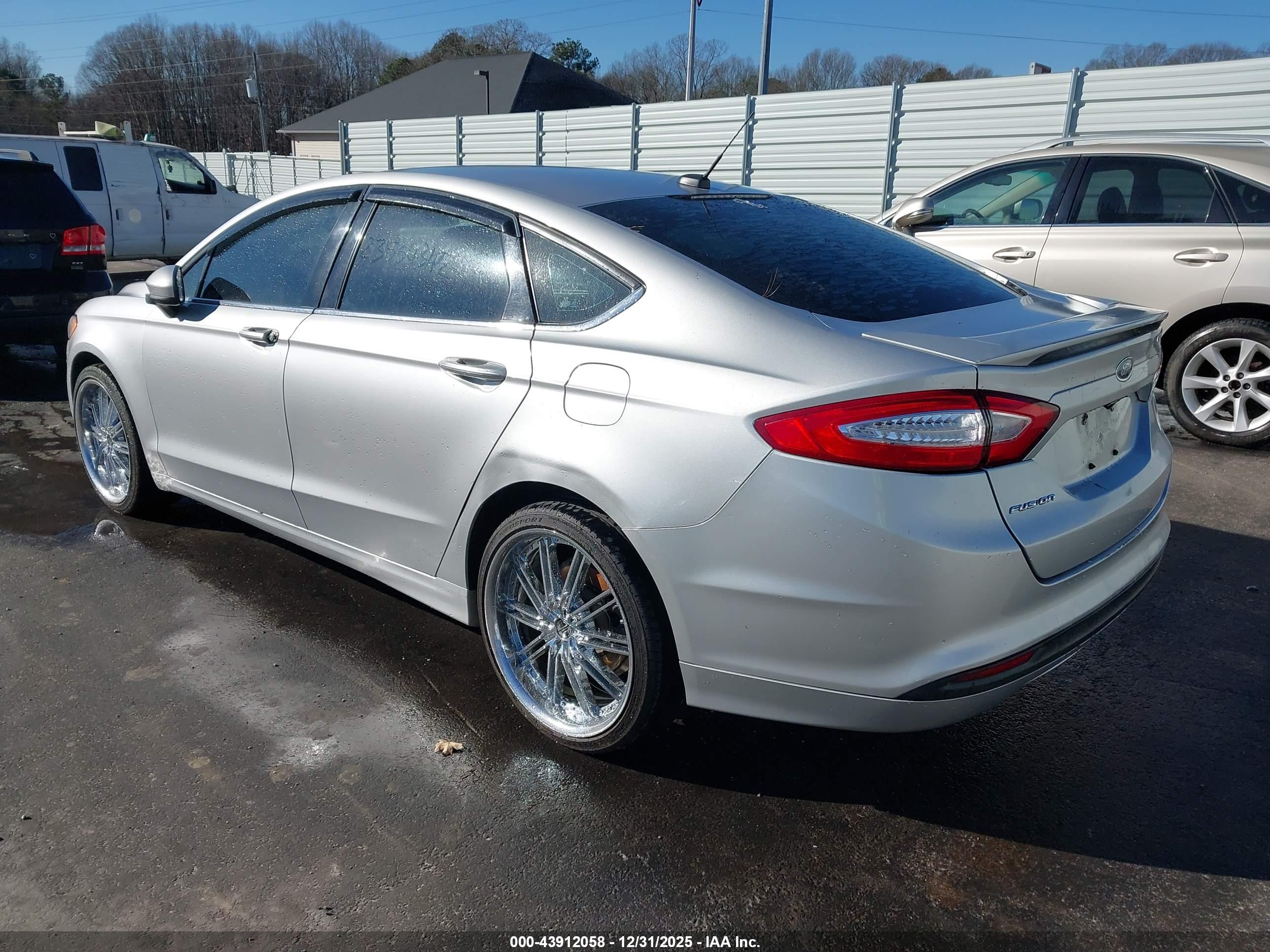 FORD FUSION image 3