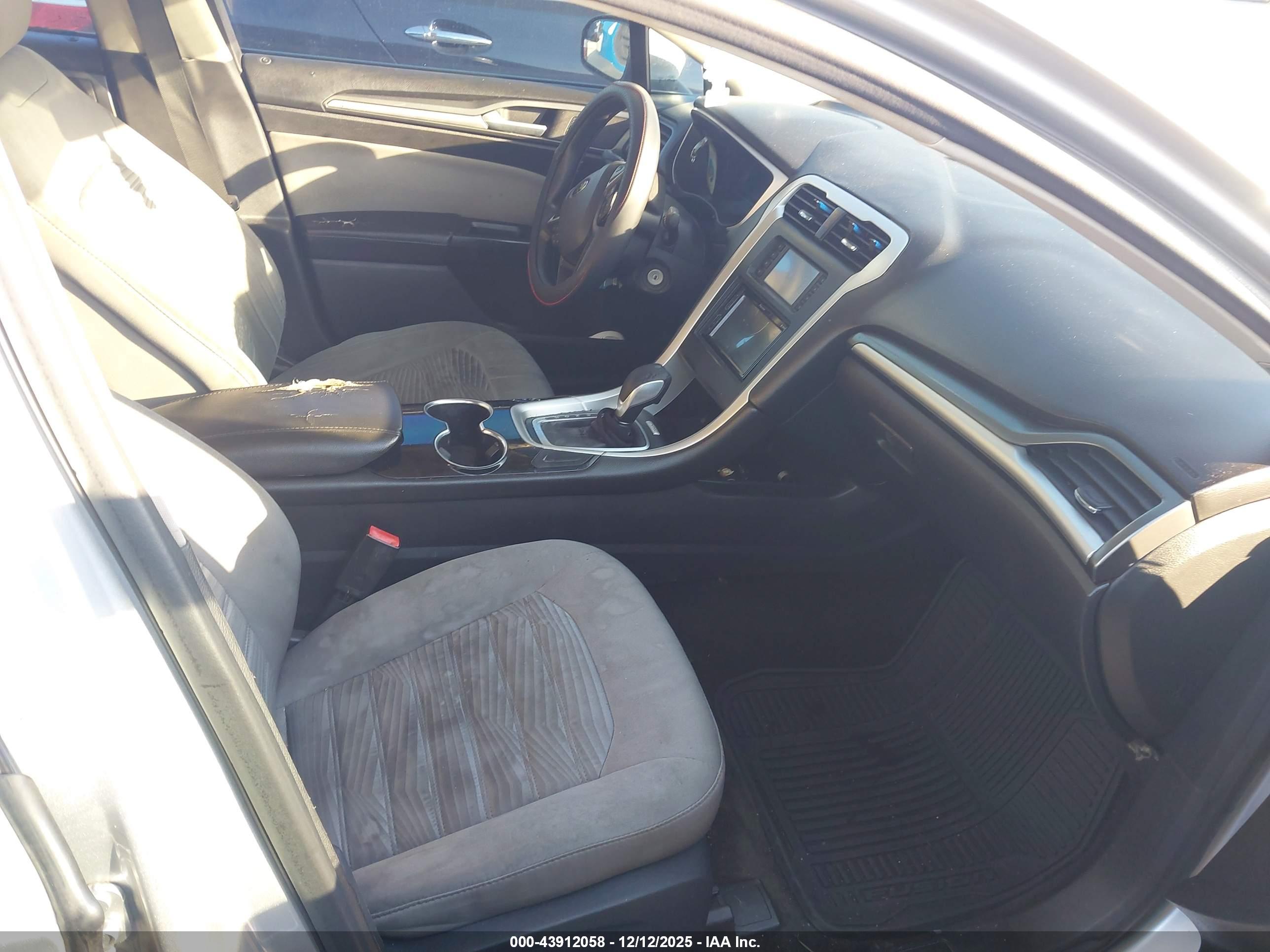 FORD FUSION image 5