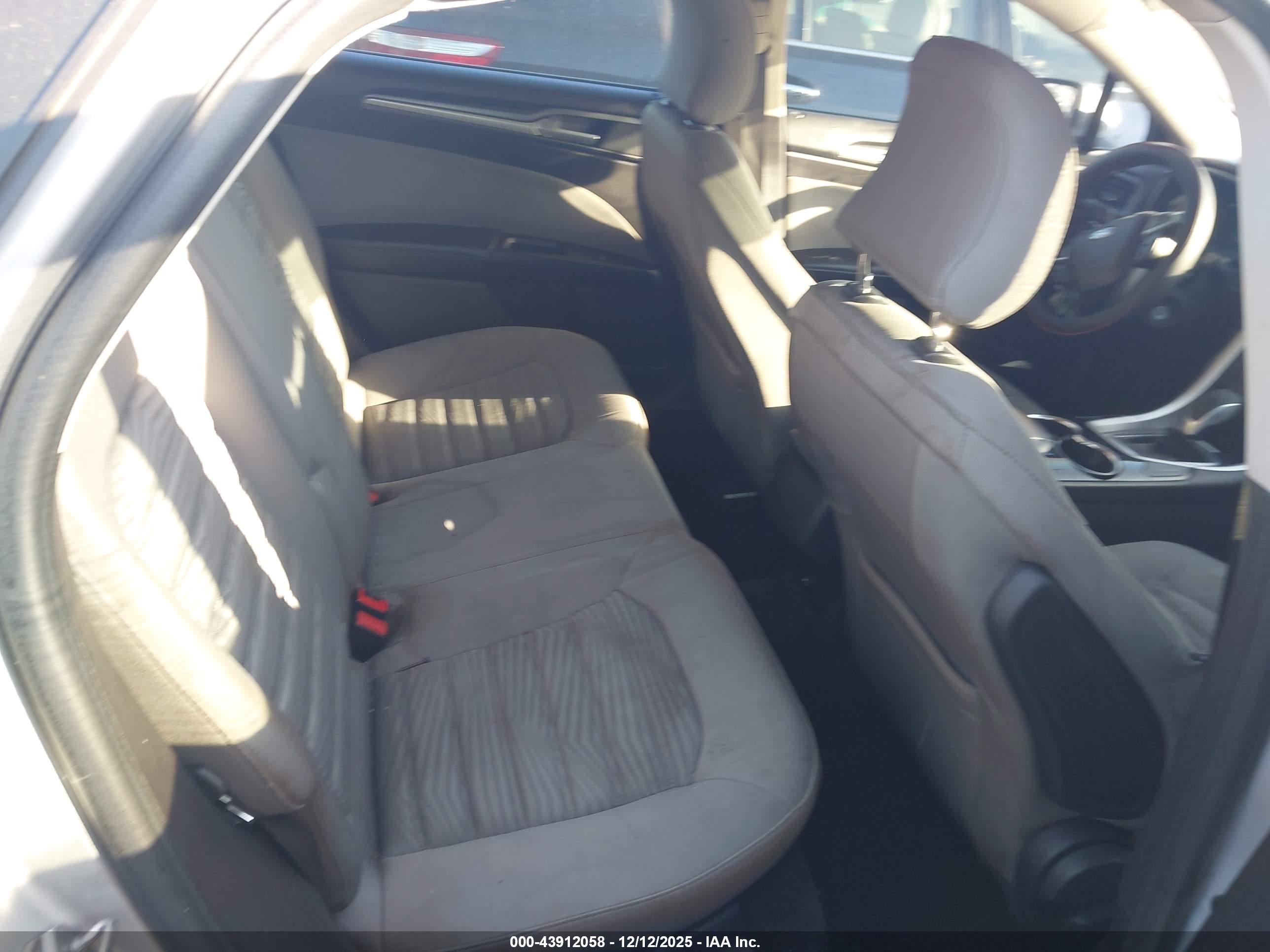 FORD FUSION image 8