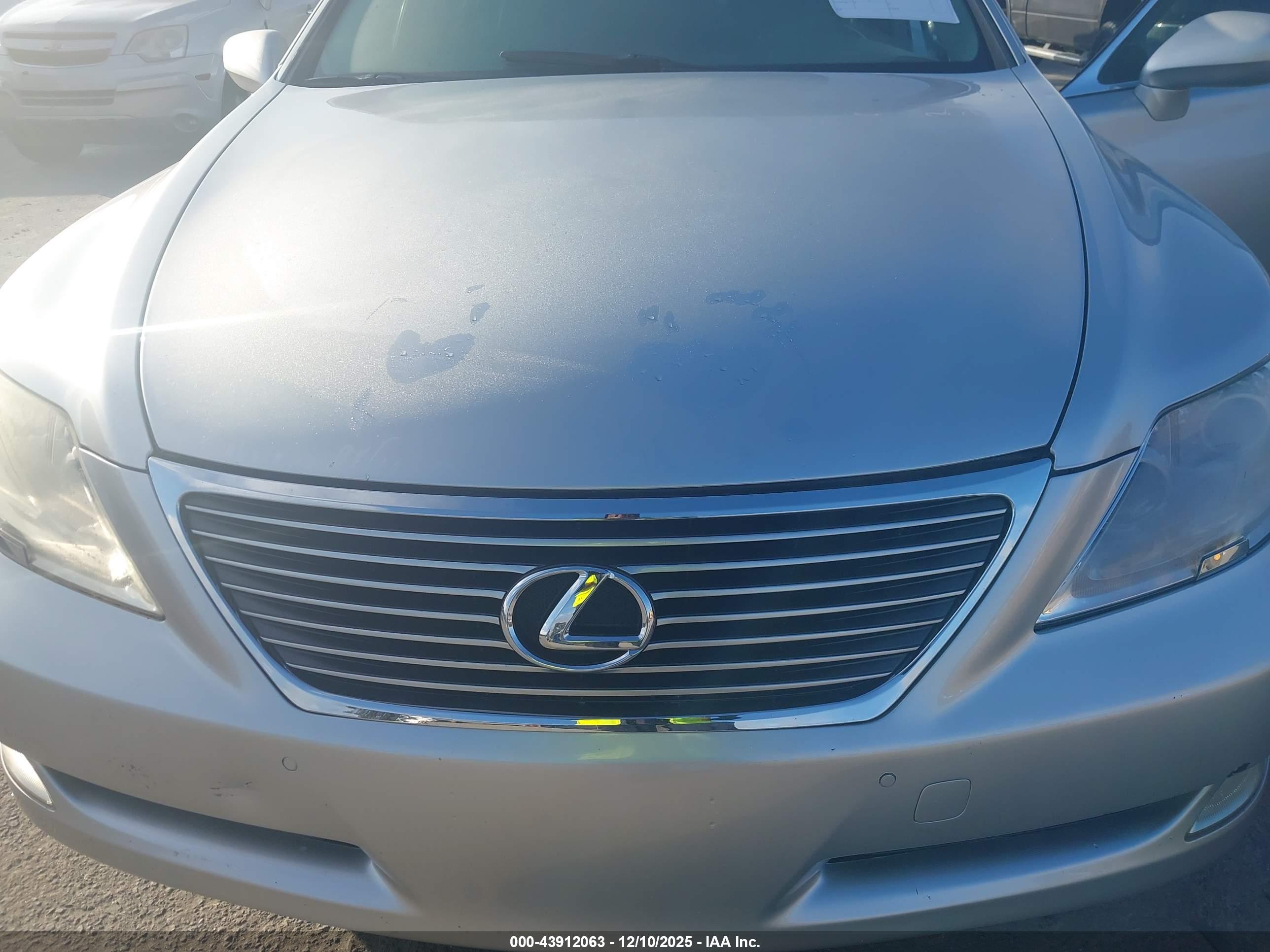 LEXUS LS image 10