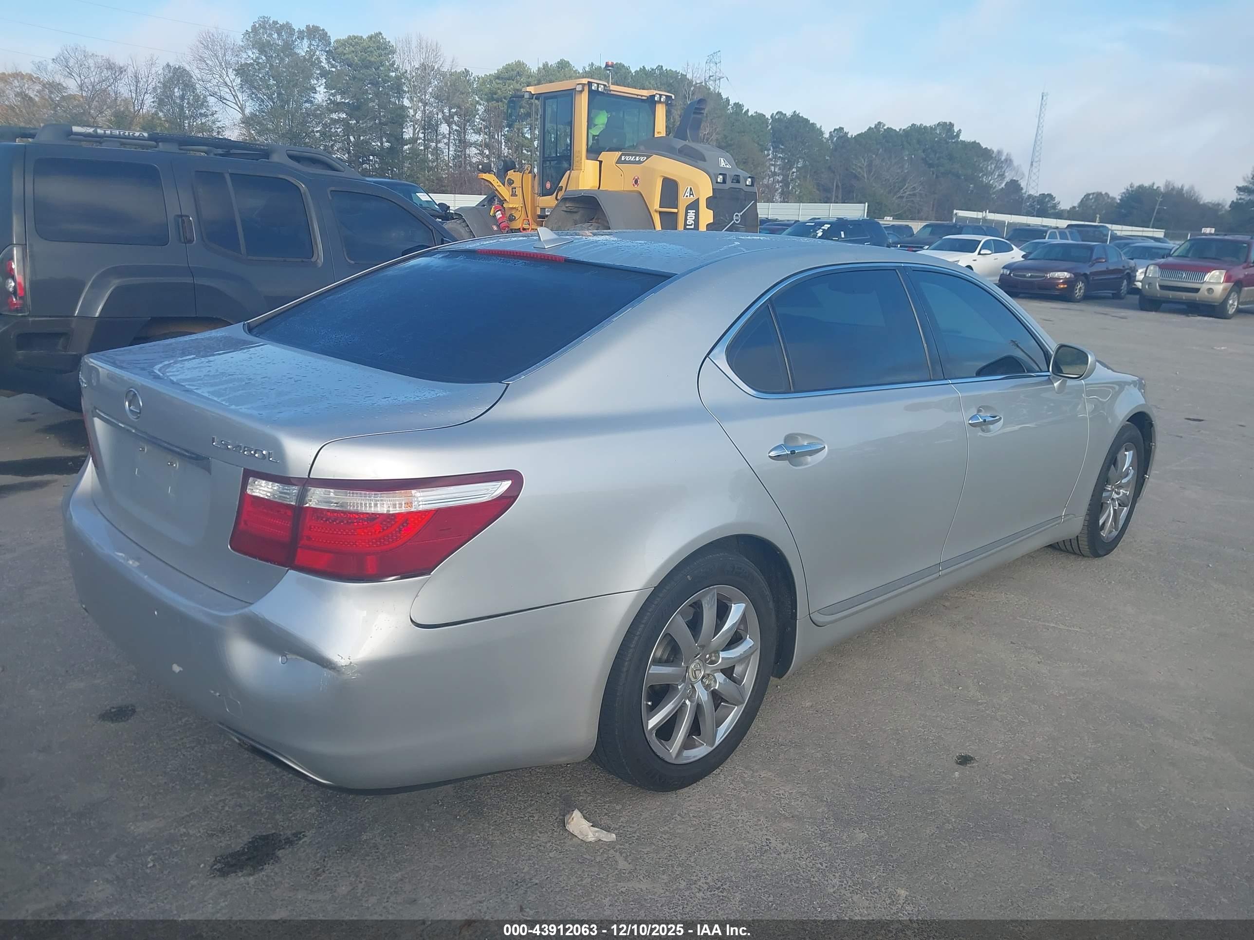 LEXUS LS image 4