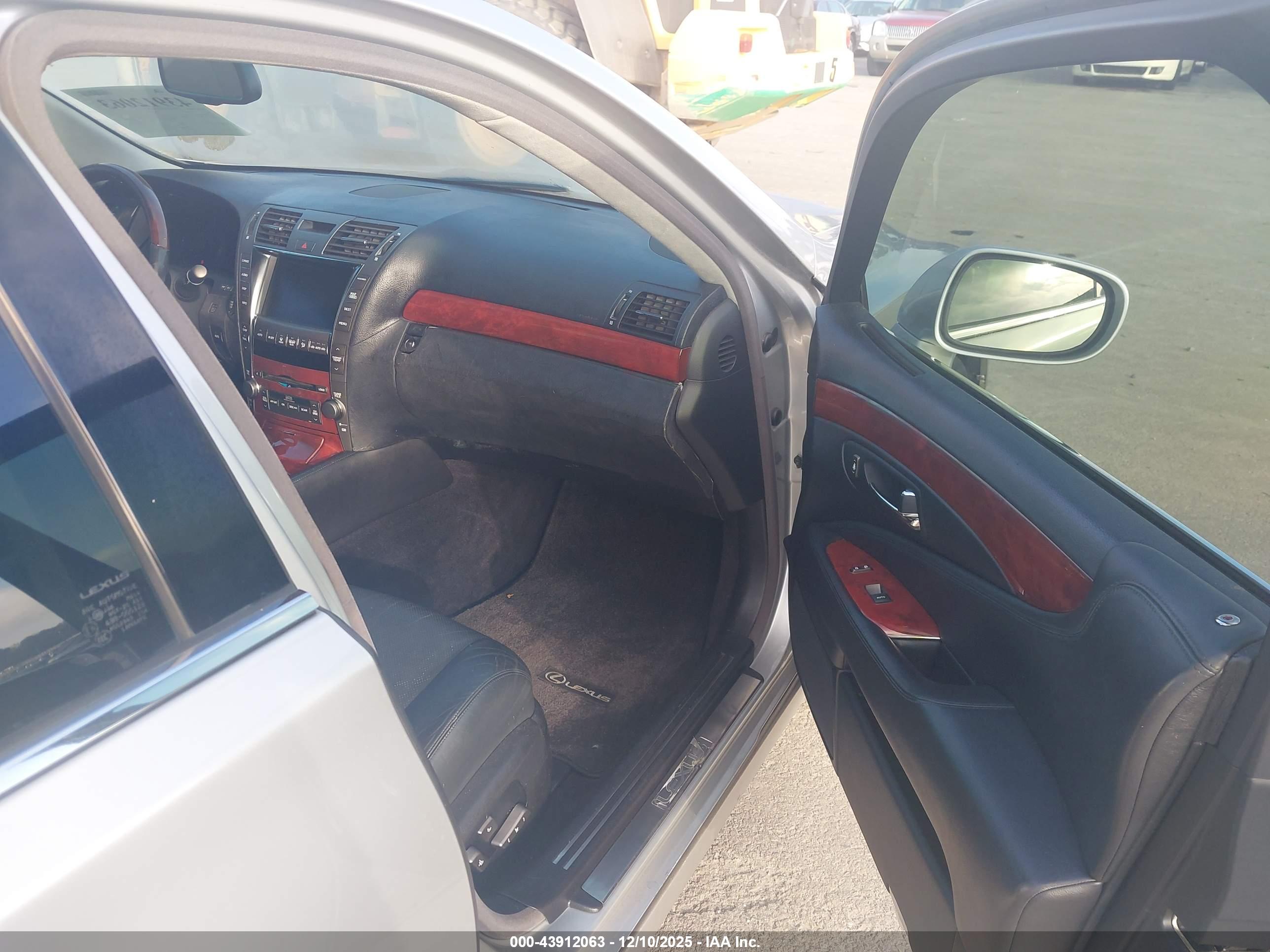LEXUS LS image 5