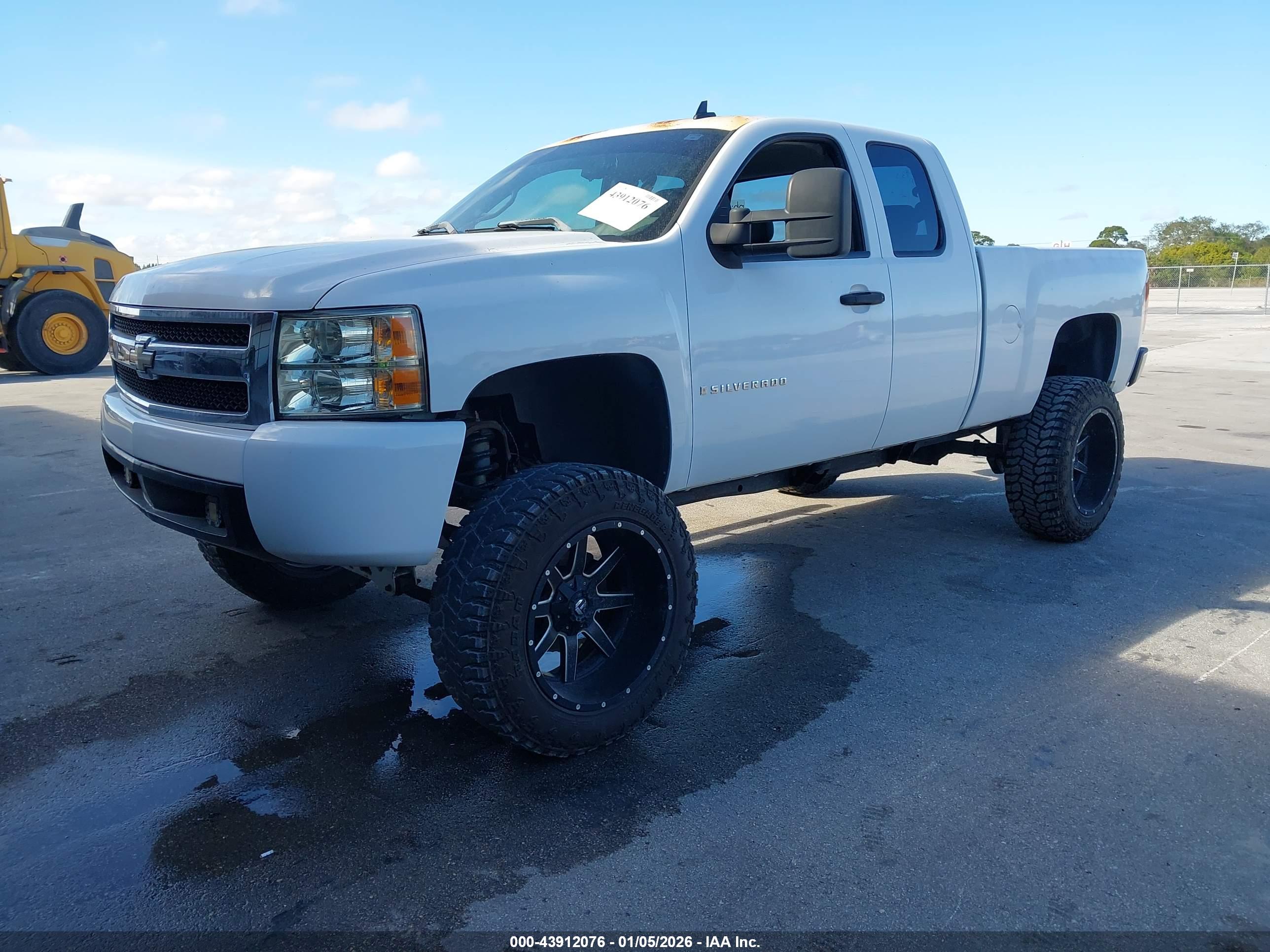 CHEVROLET SILVERADO image 2