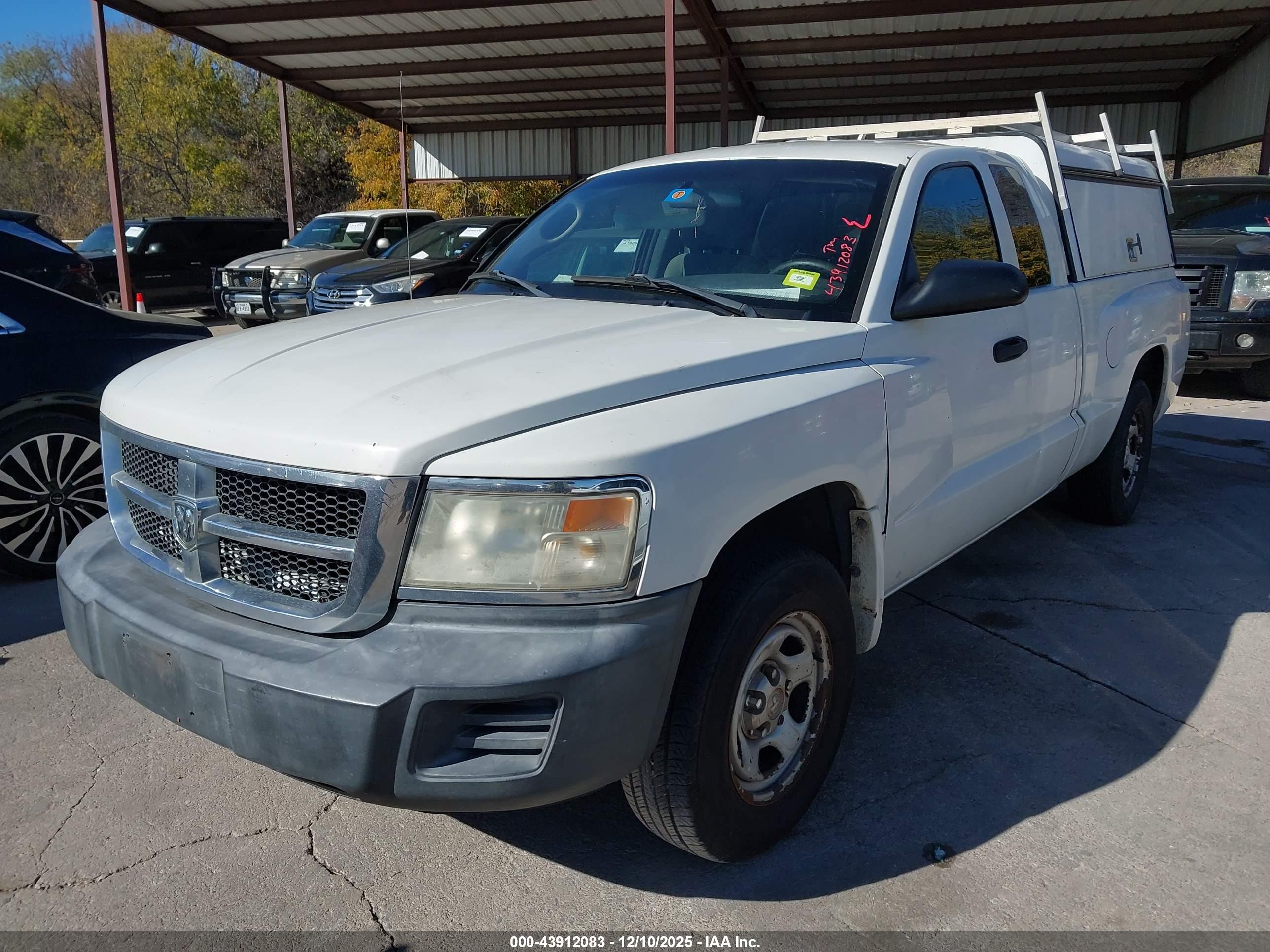 DODGE DAKOTA image 2