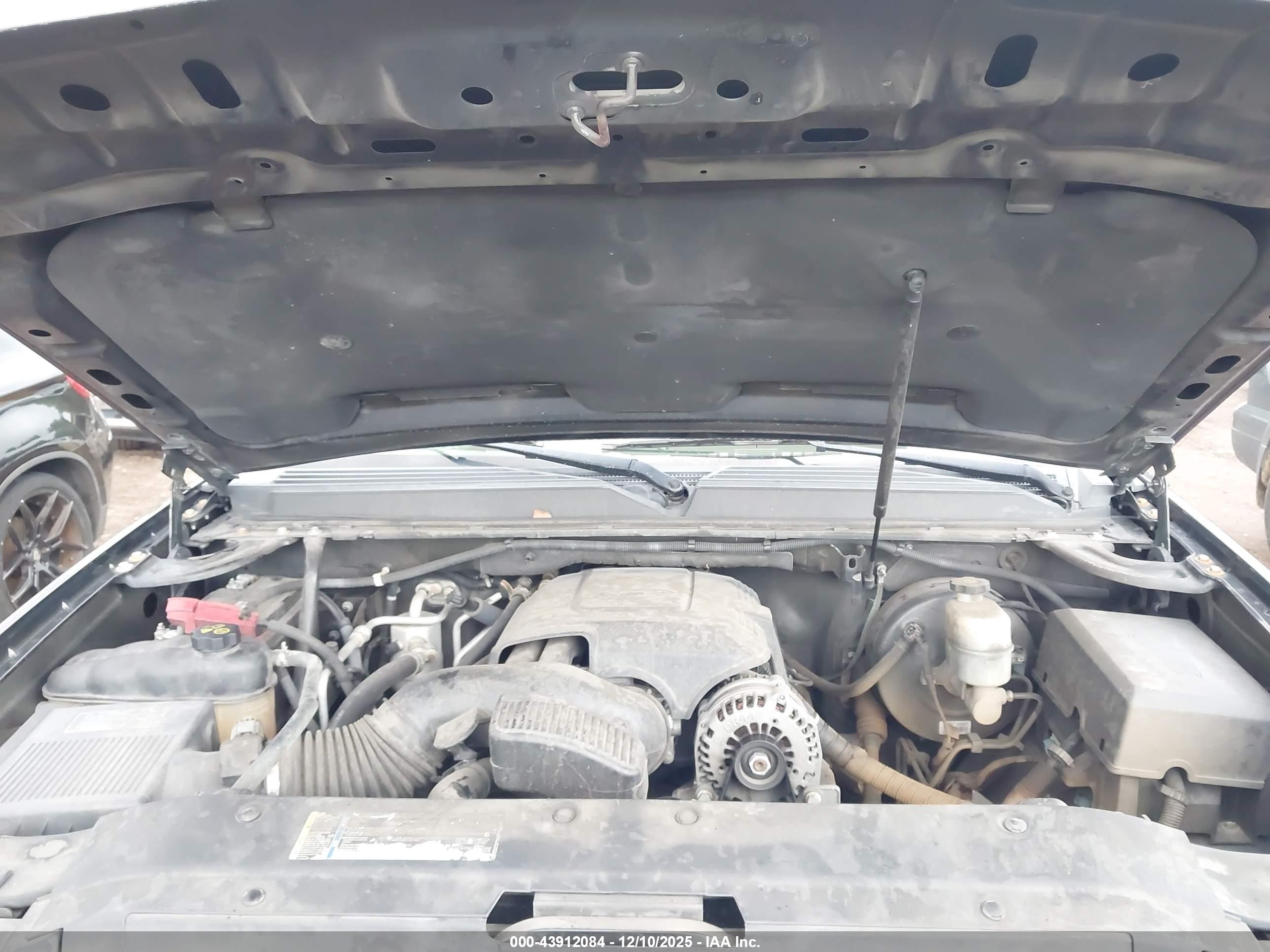 CHEVROLET TAHOE image 10
