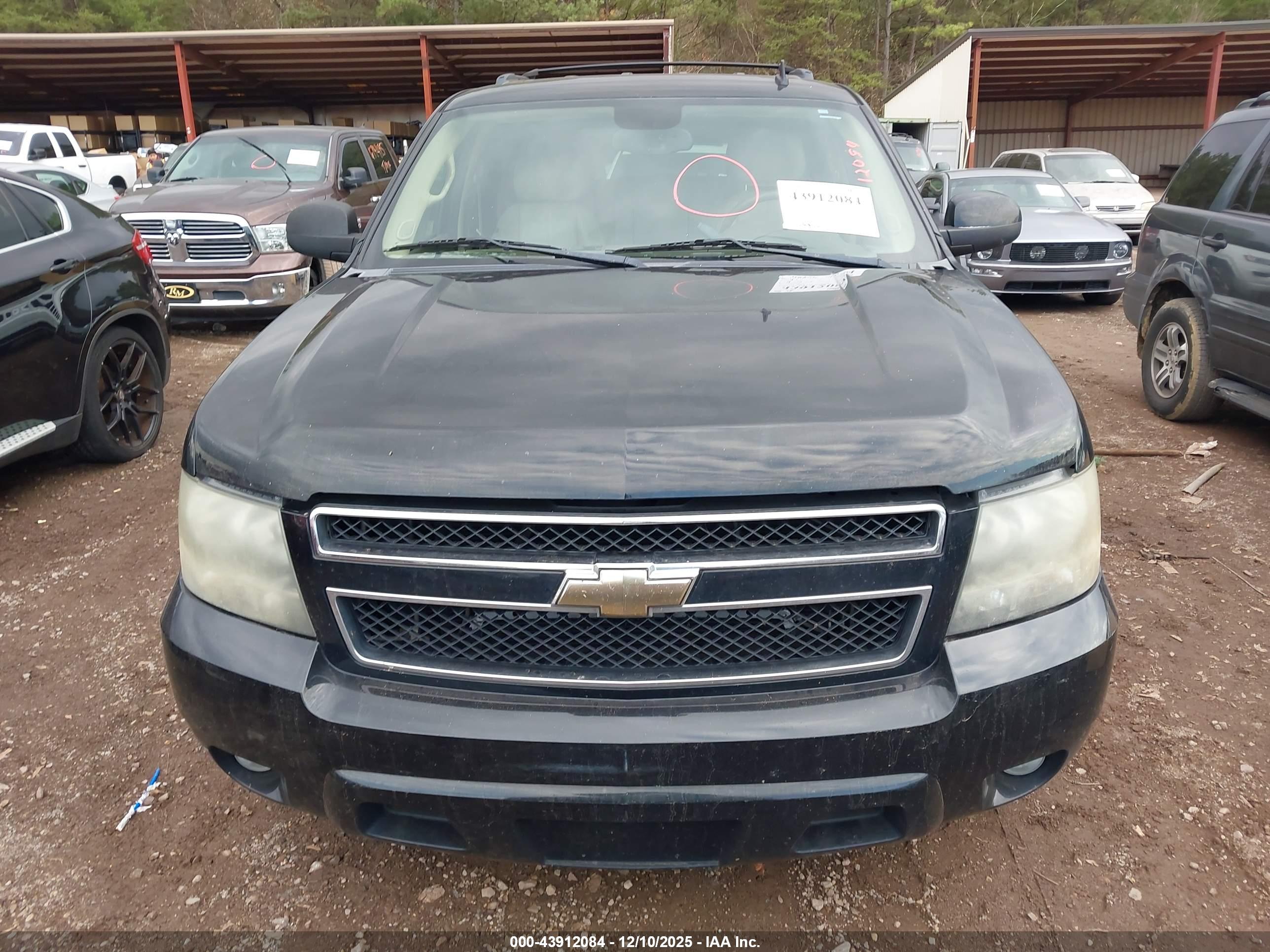 CHEVROLET TAHOE image 6