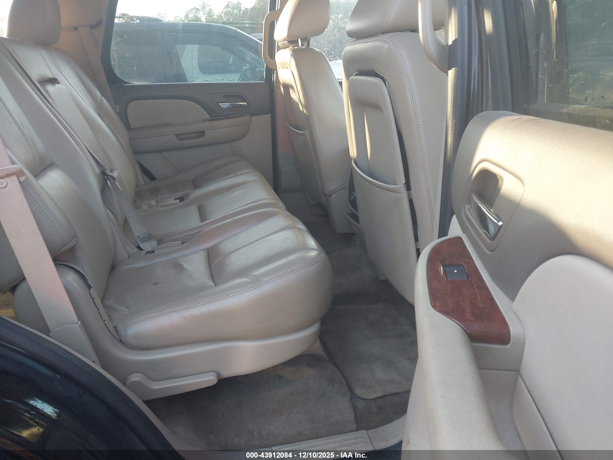 CHEVROLET TAHOE image 8