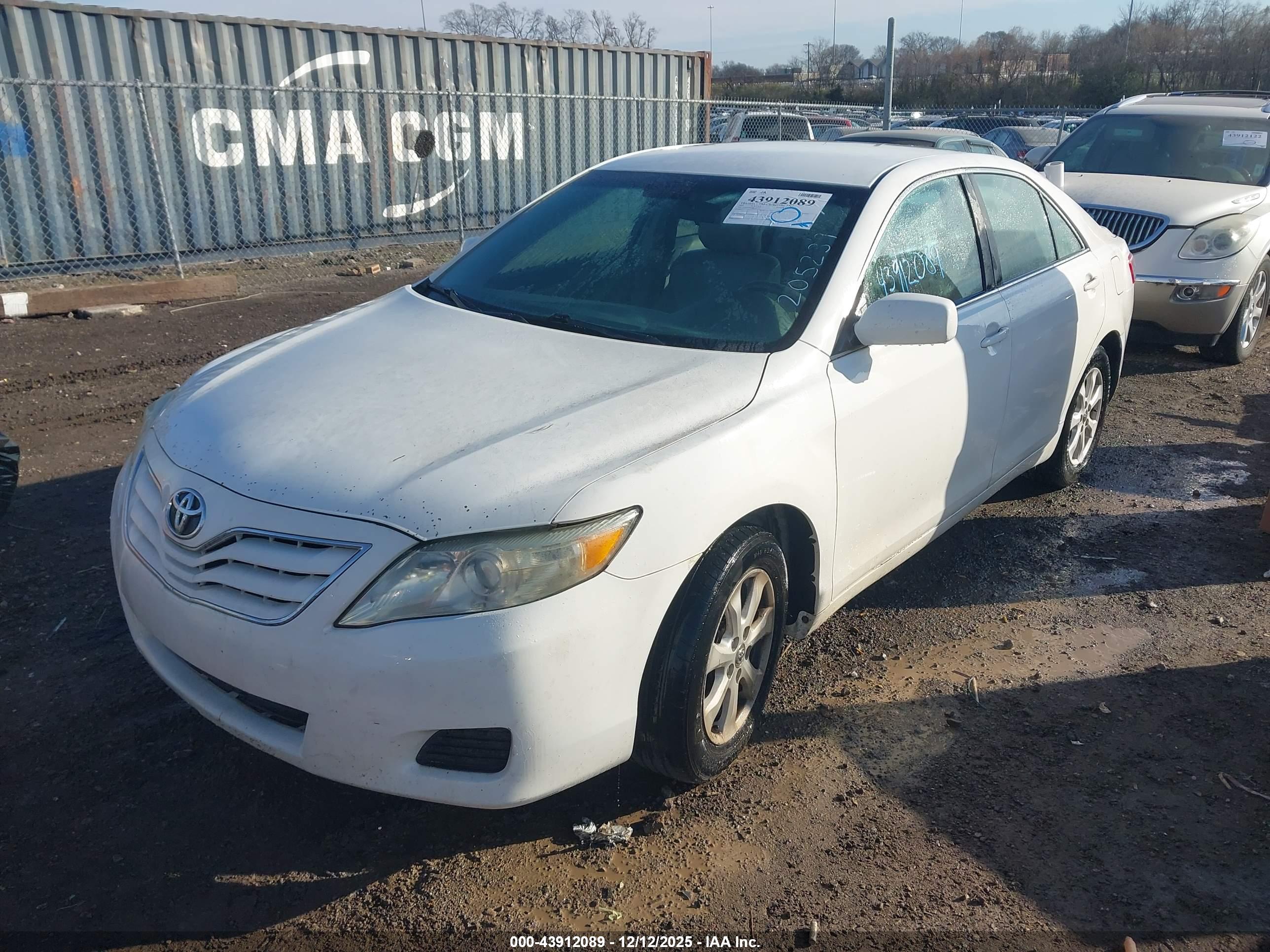 TOYOTA CAMRY image 2