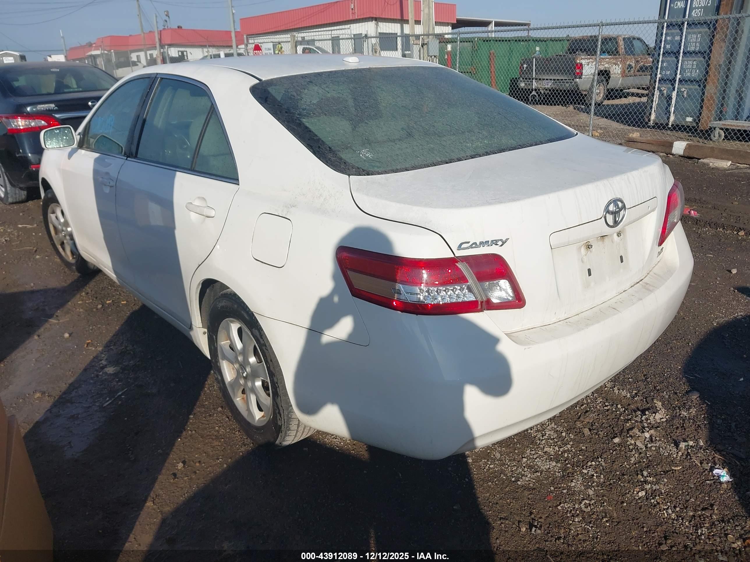 TOYOTA CAMRY image 3