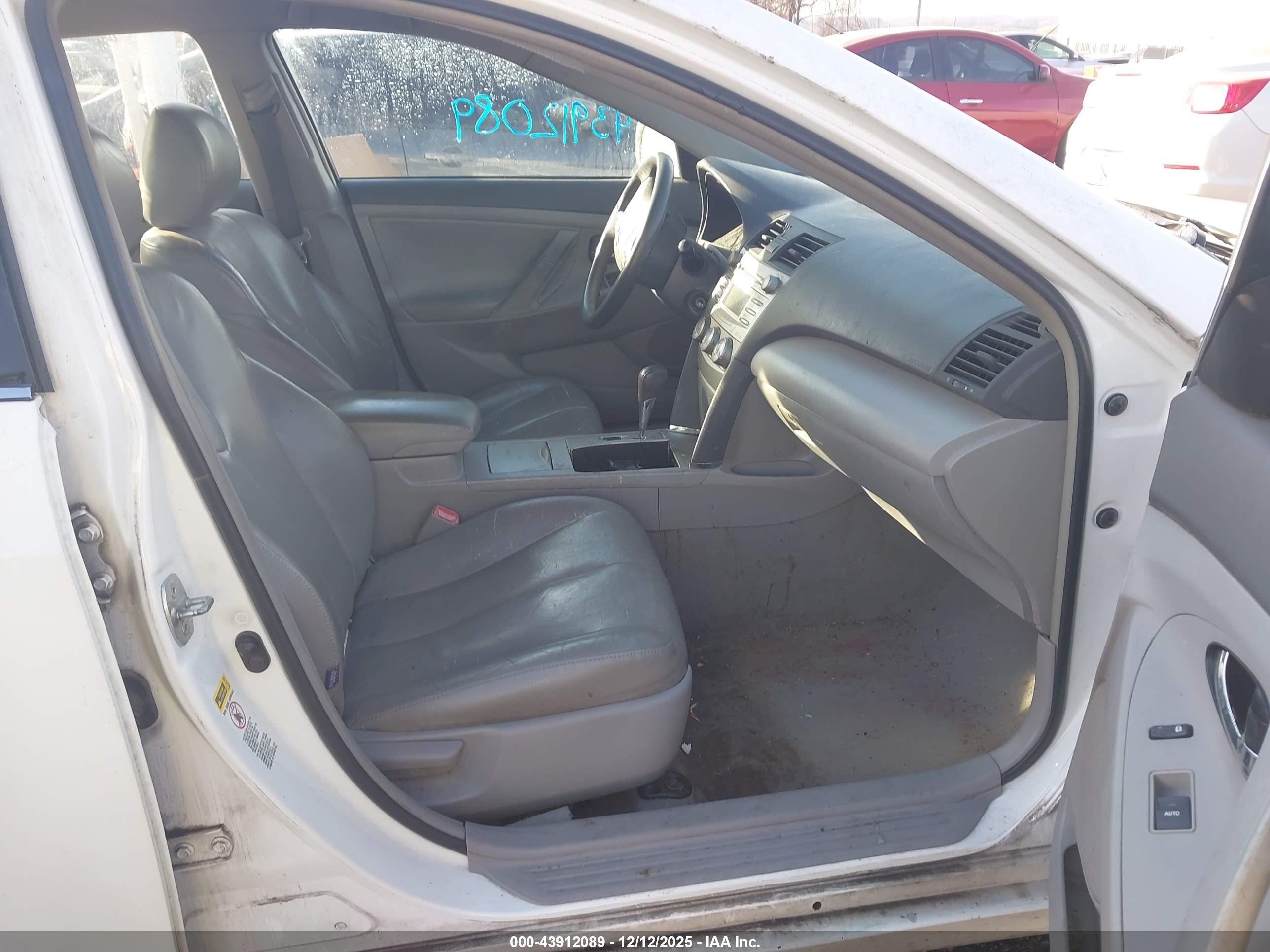 TOYOTA CAMRY image 5