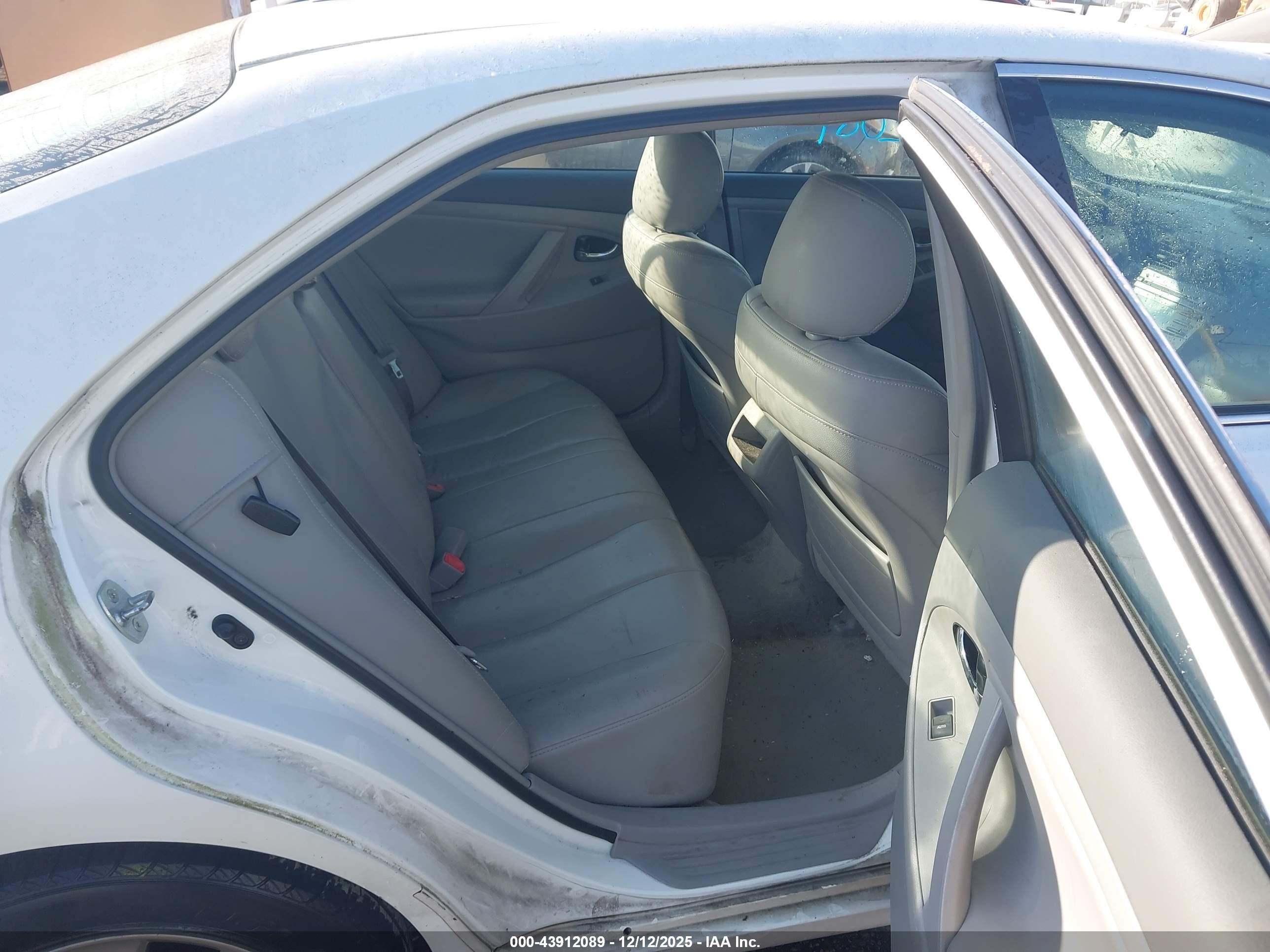 TOYOTA CAMRY image 8