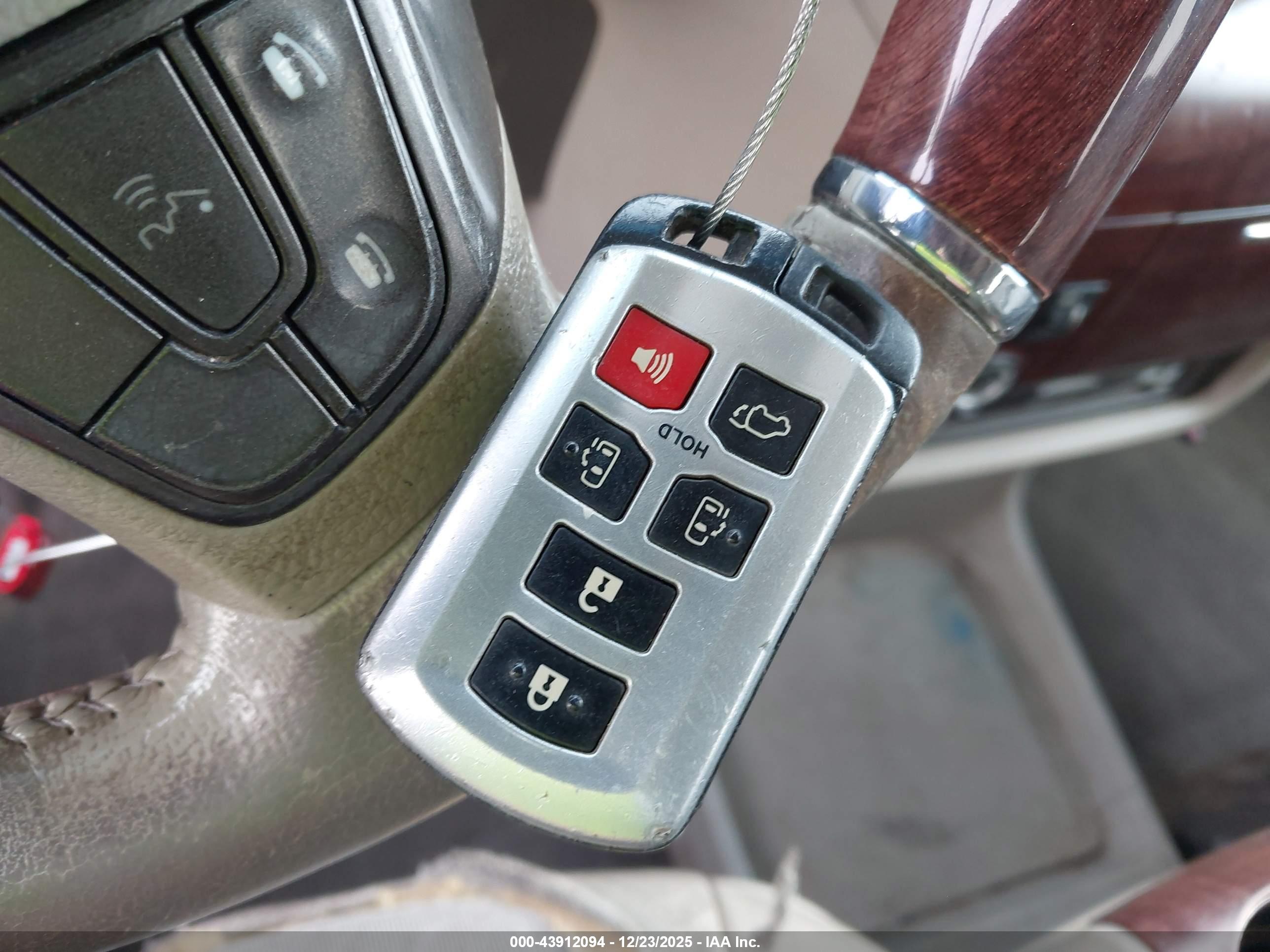 TOYOTA SIENNA image 11