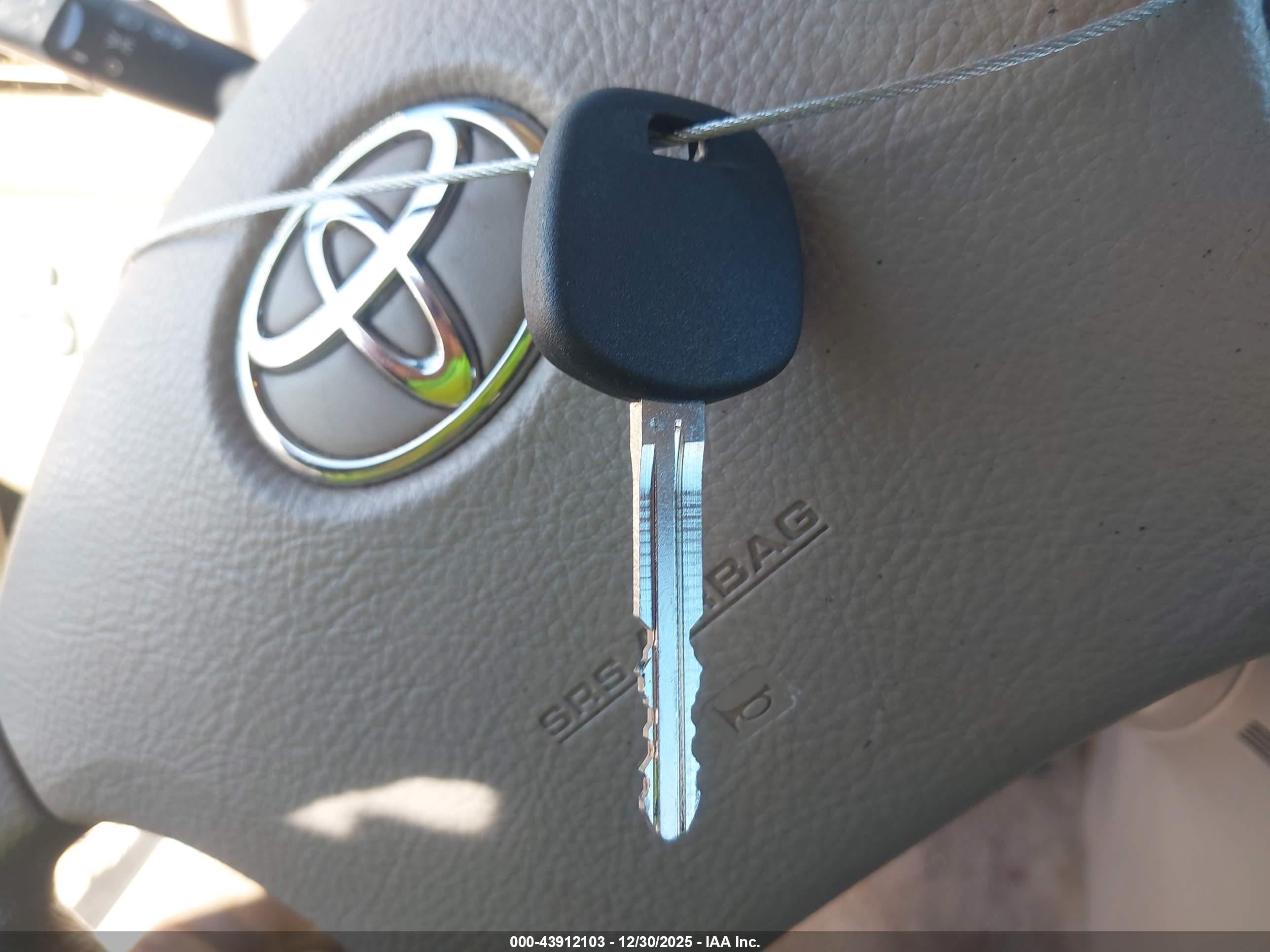 TOYOTA SIENNA image 11