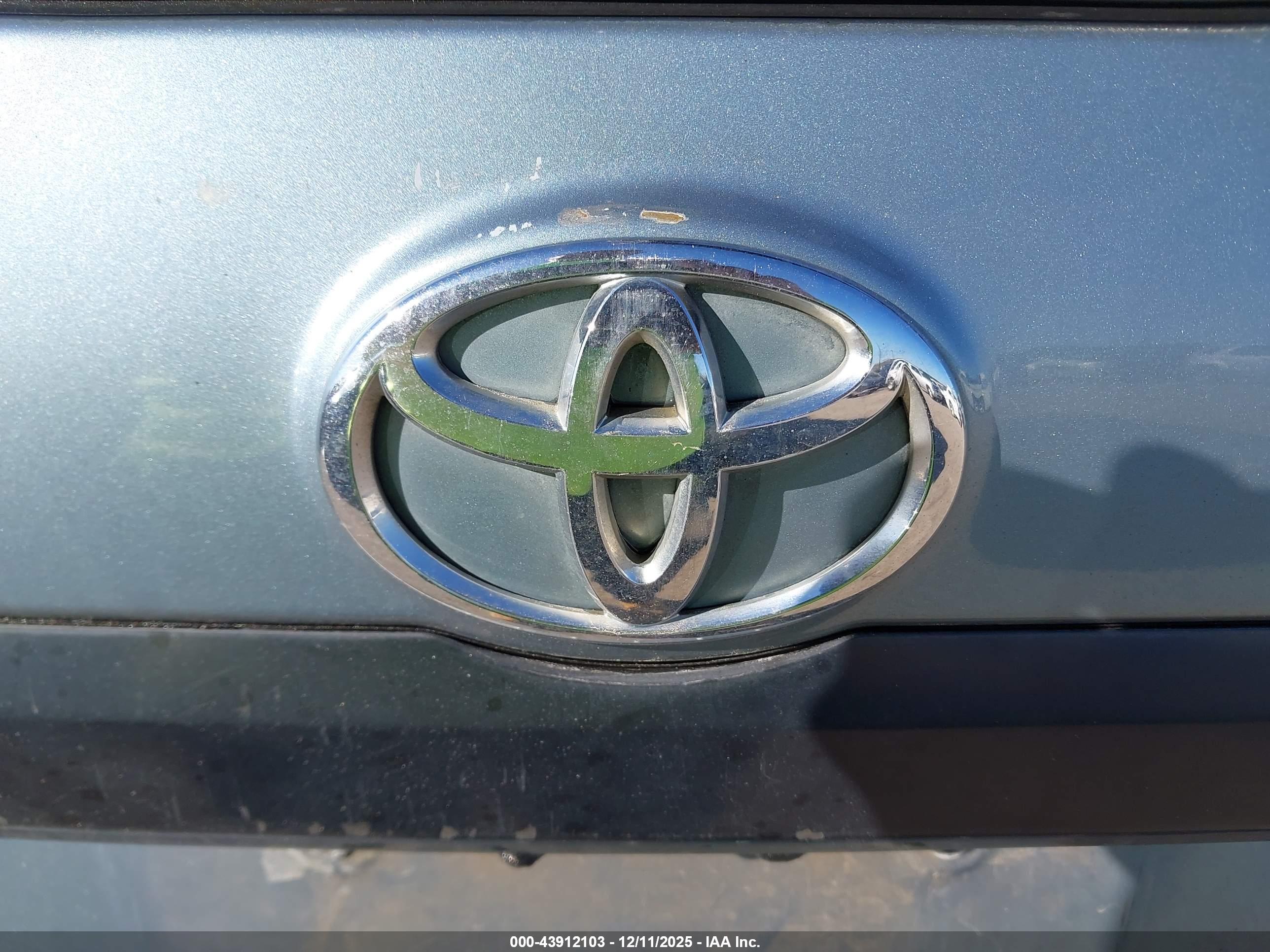 TOYOTA SIENNA image 6