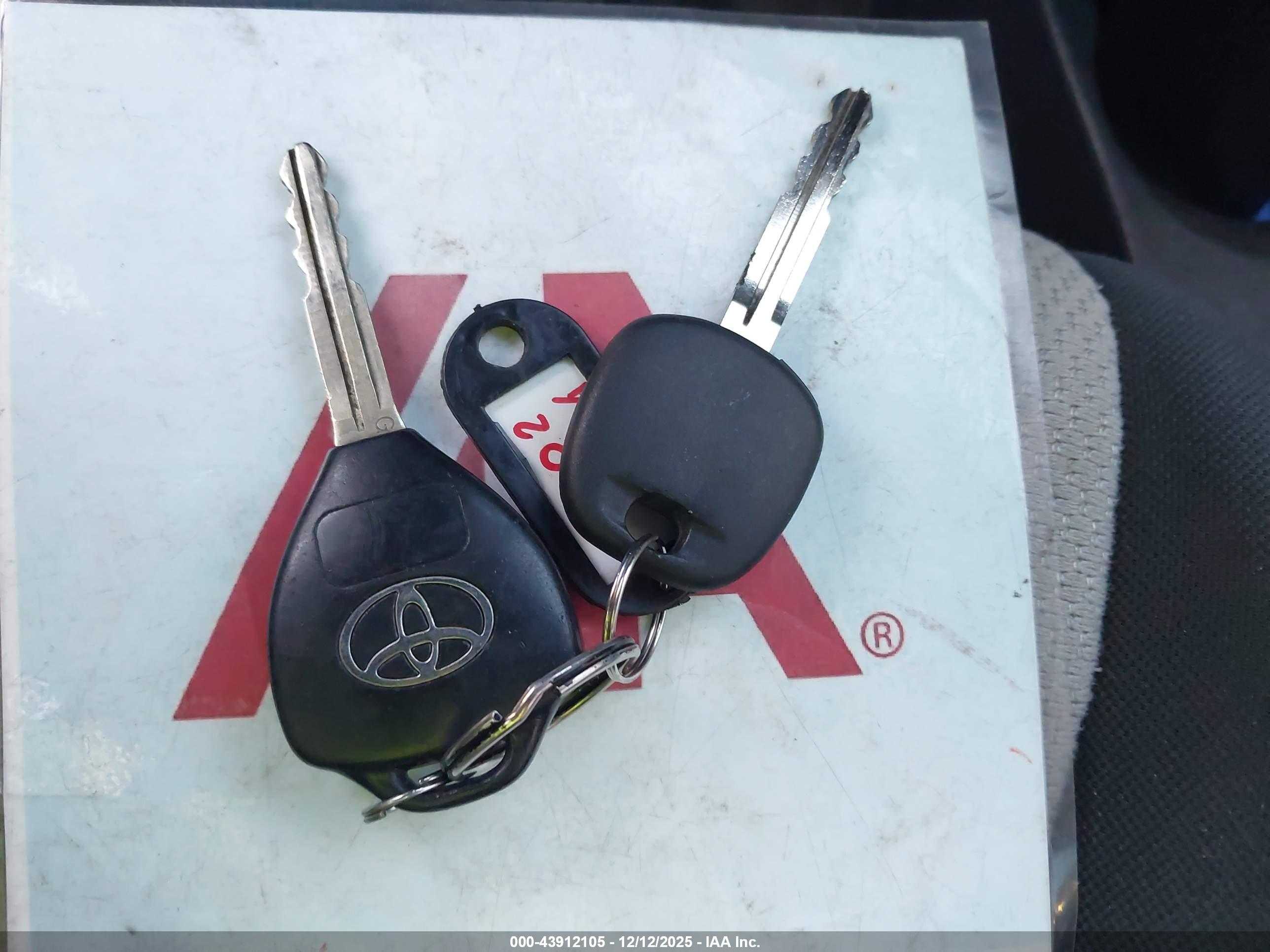 TOYOTA YARIS image 11